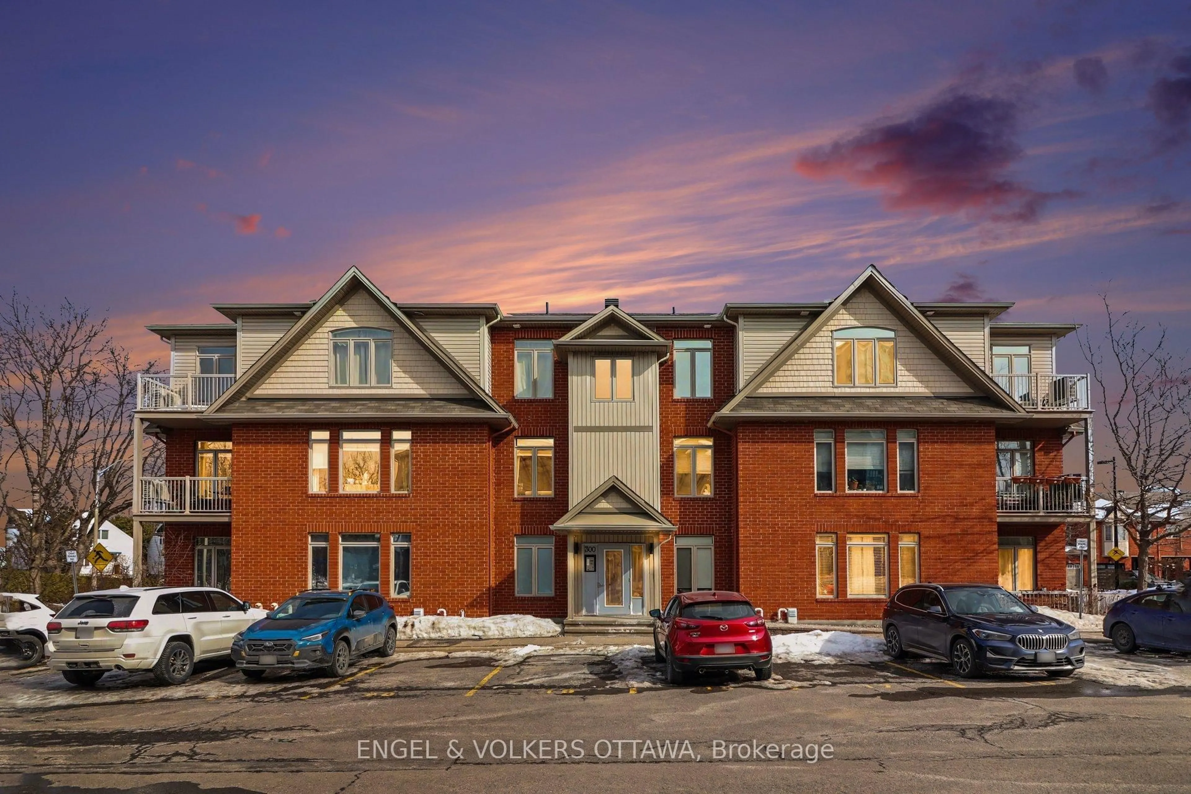 Home with brick exterior material, building for 300 Meilleur Private #B, Ottawa Ontario K1L 0A2