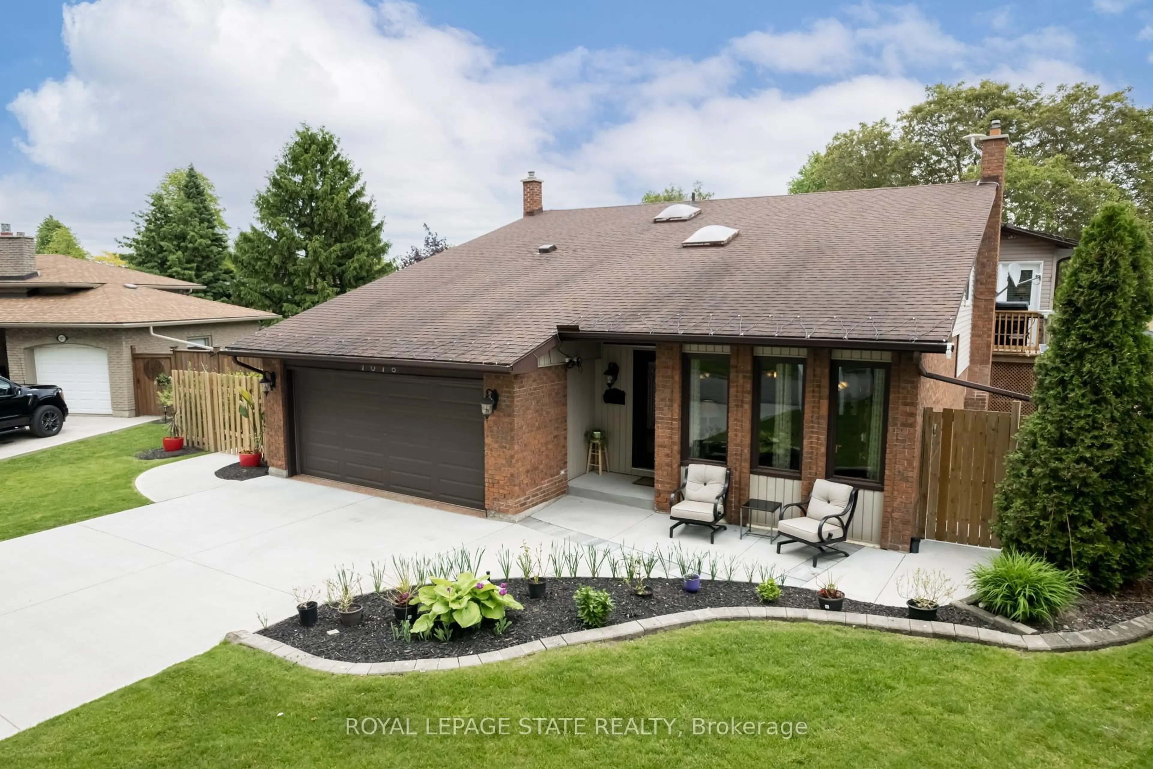 Home with brick exterior material, street for 7078 Rosseau Pl, Niagara Falls Ontario L2J 3V2