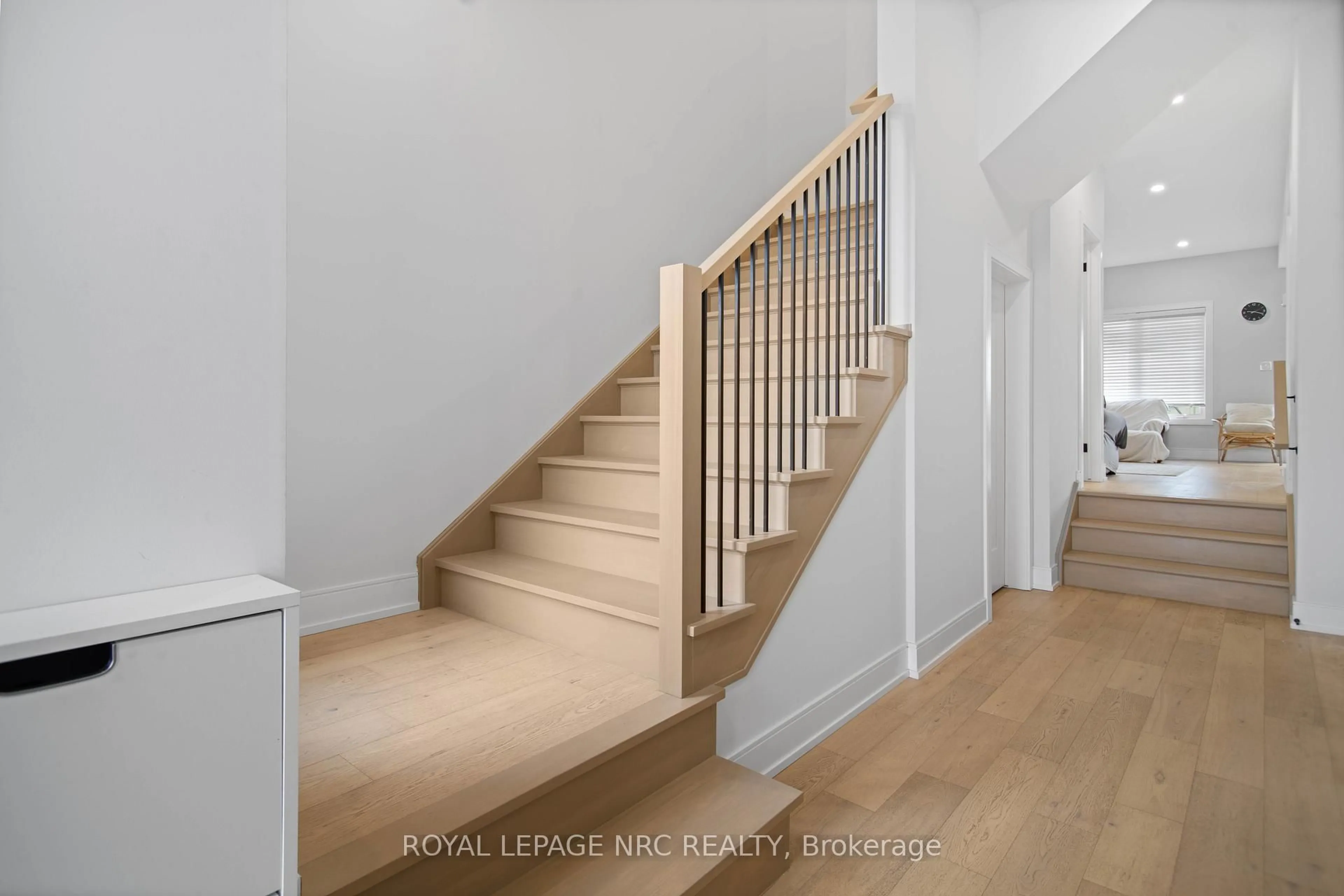 Stairs for 7384 Splendour Dr, Niagara Falls Ontario L2H 3V8