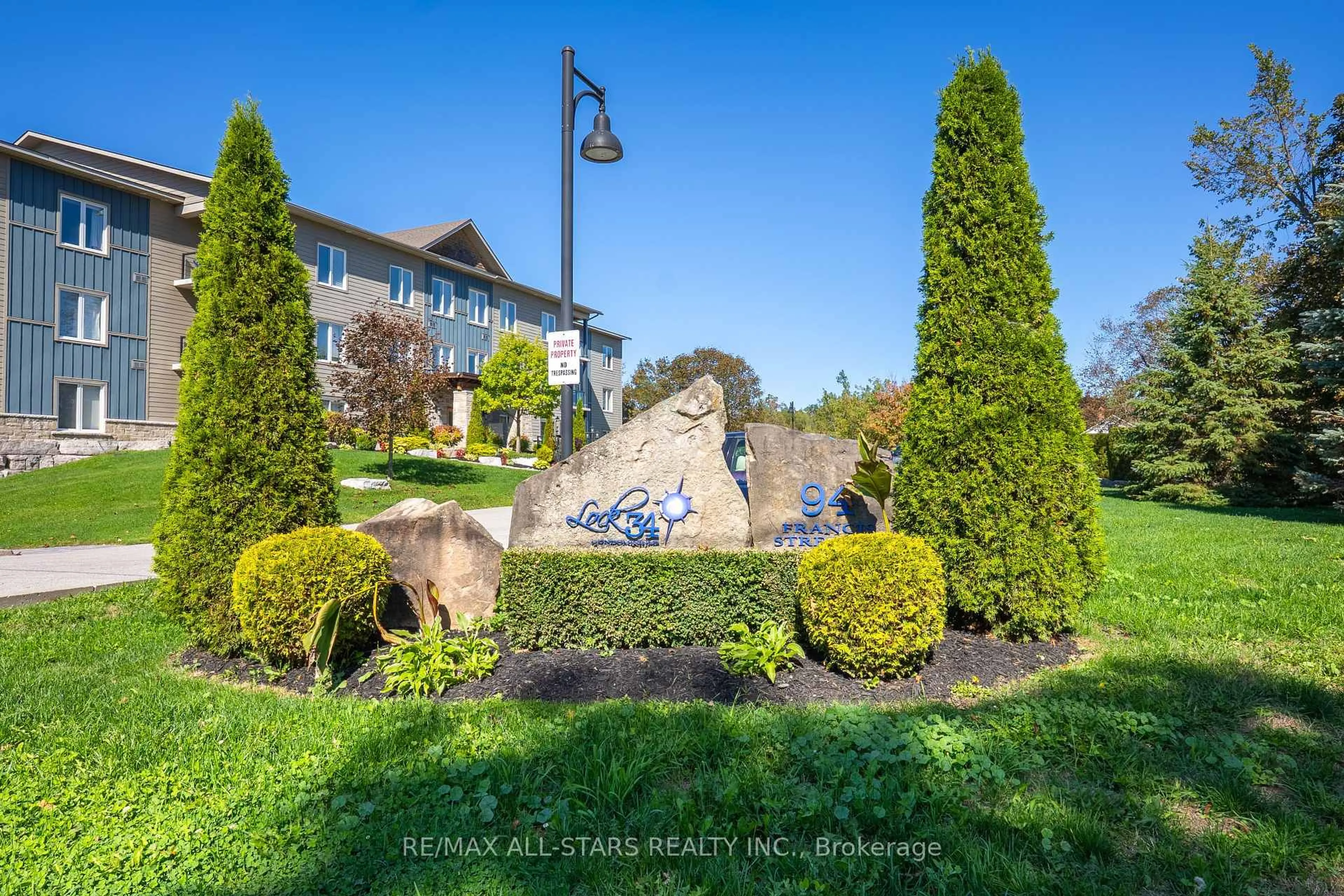 A pic from outside/outdoor area/front of a property/back of a property/a pic from drone, unknown for 94 Francis St #308, Kawartha Lakes Ontario K0M 1N0