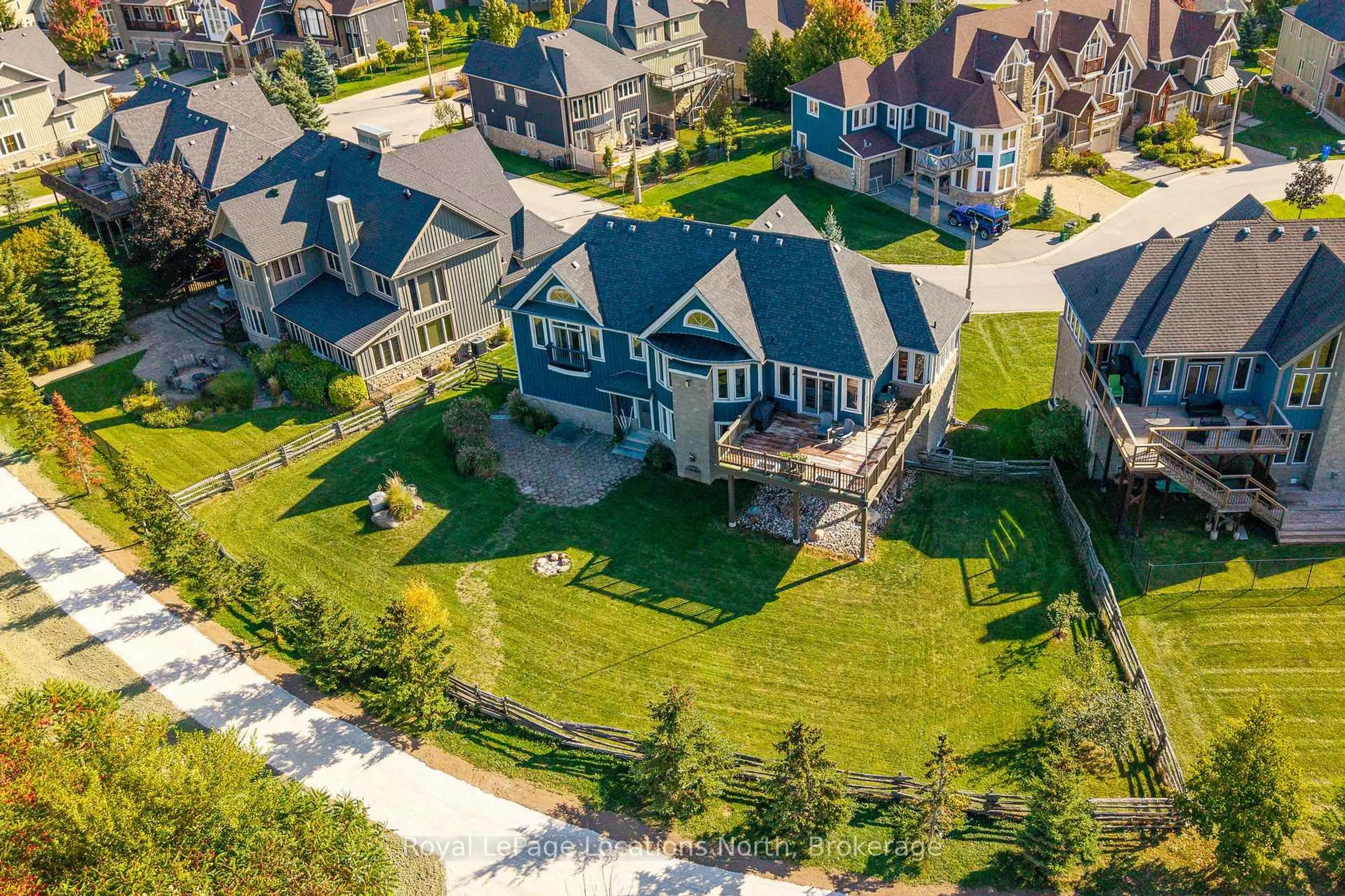 A pic from outside/outdoor area/front of a property/back of a property/a pic from drone, street for 173 National Dr, Blue Mountains Ontario L9Y 0B5