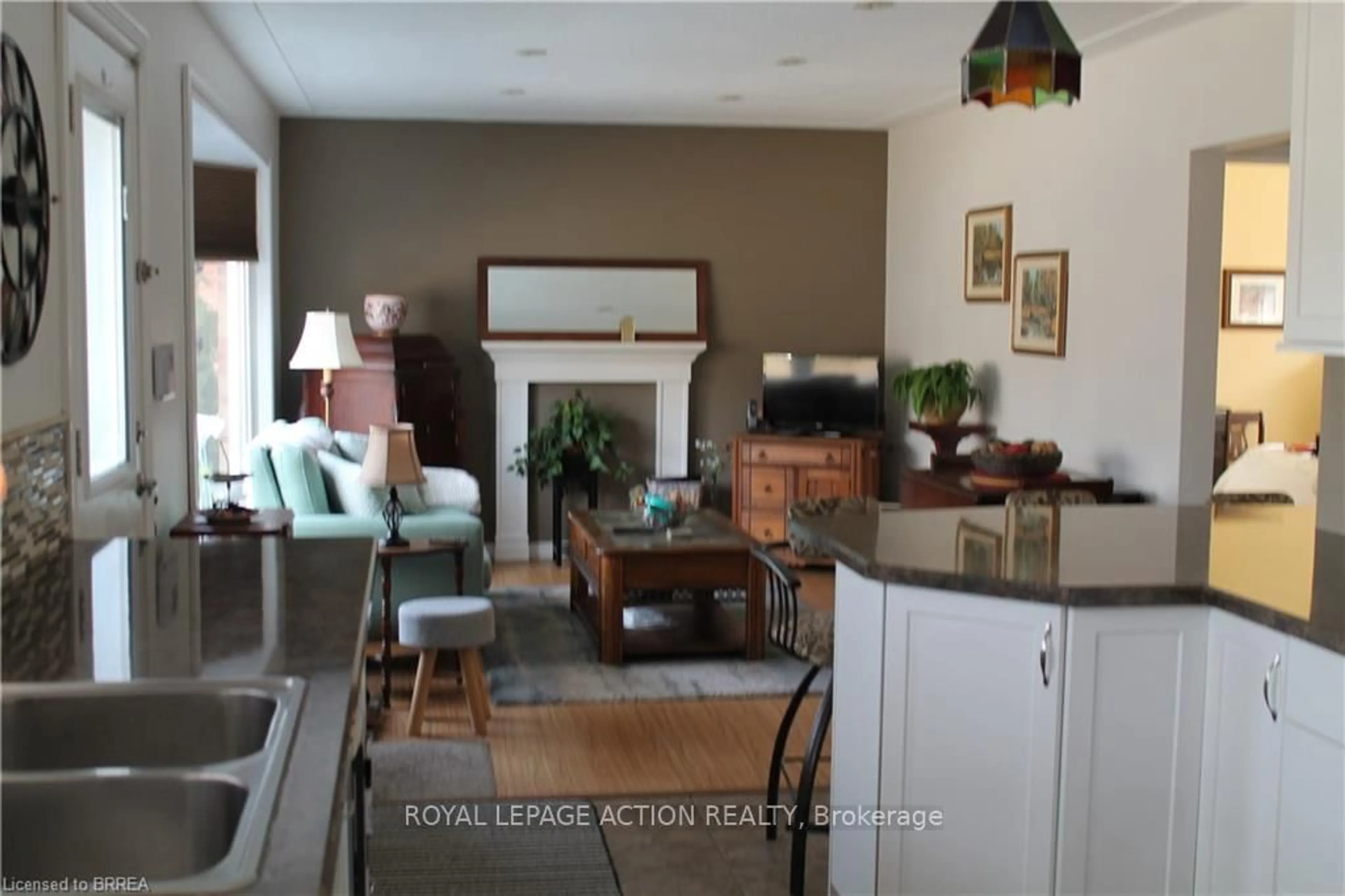 Open concept kitchen, unknown for 27 Collingdon Dr, Brantford Ontario N3S 3C9