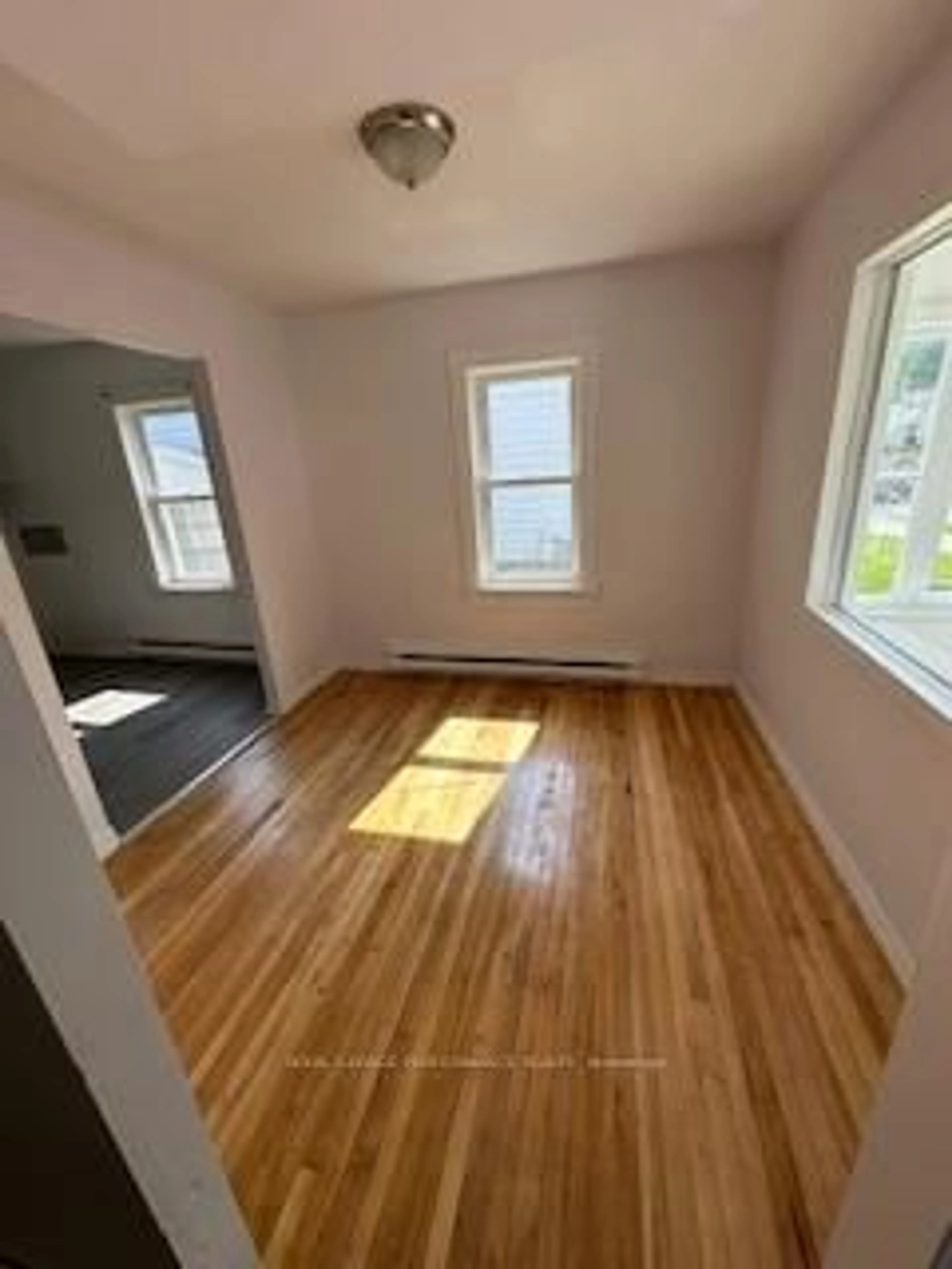 A pic of a room for 14 Mcdonald Ave, Cornwall Ontario K6J 2Y9