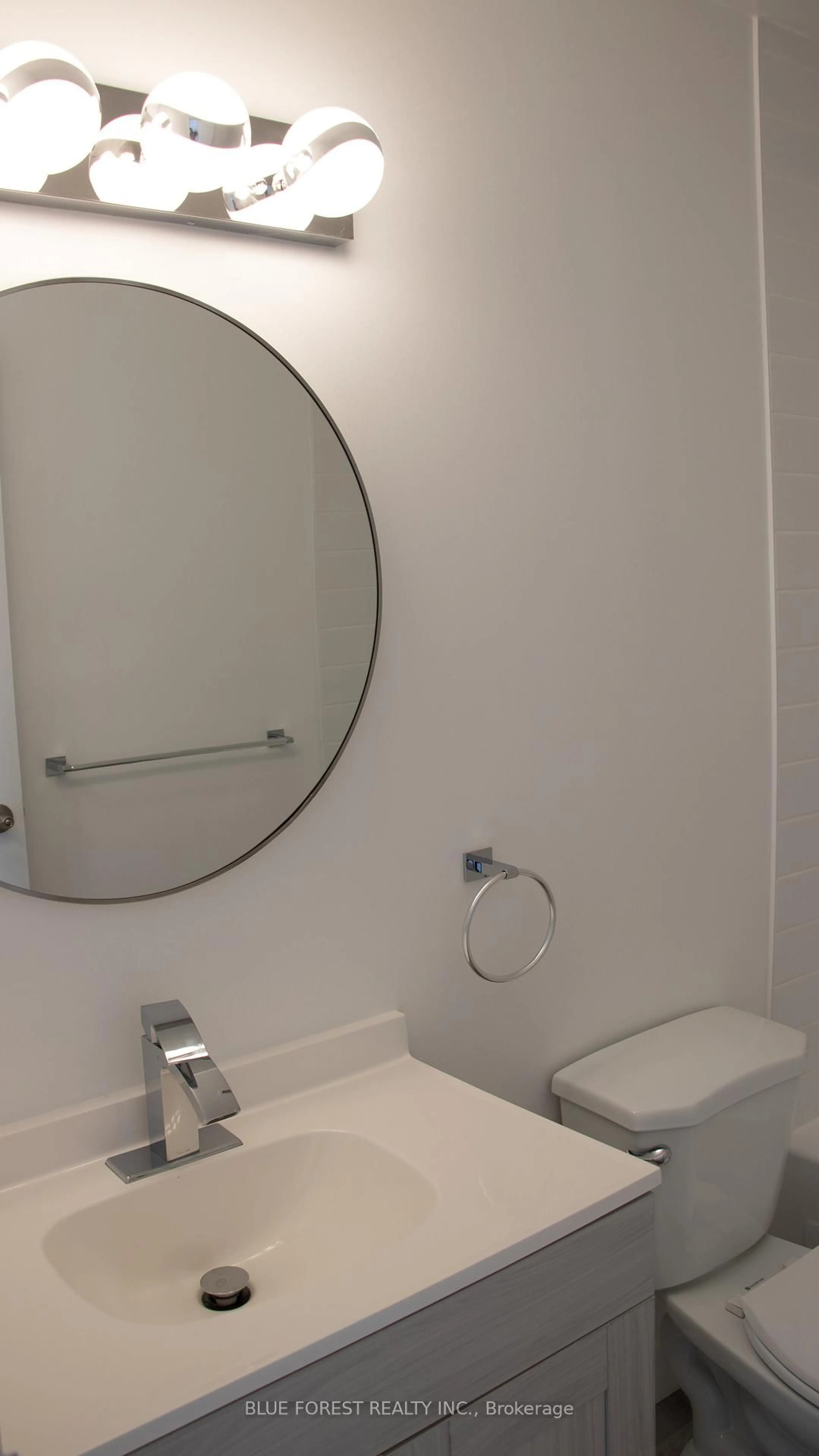 Standard bathroom, floor is not visible for 583 Mornington Ave #1102, London East Ontario N5Y 3E9