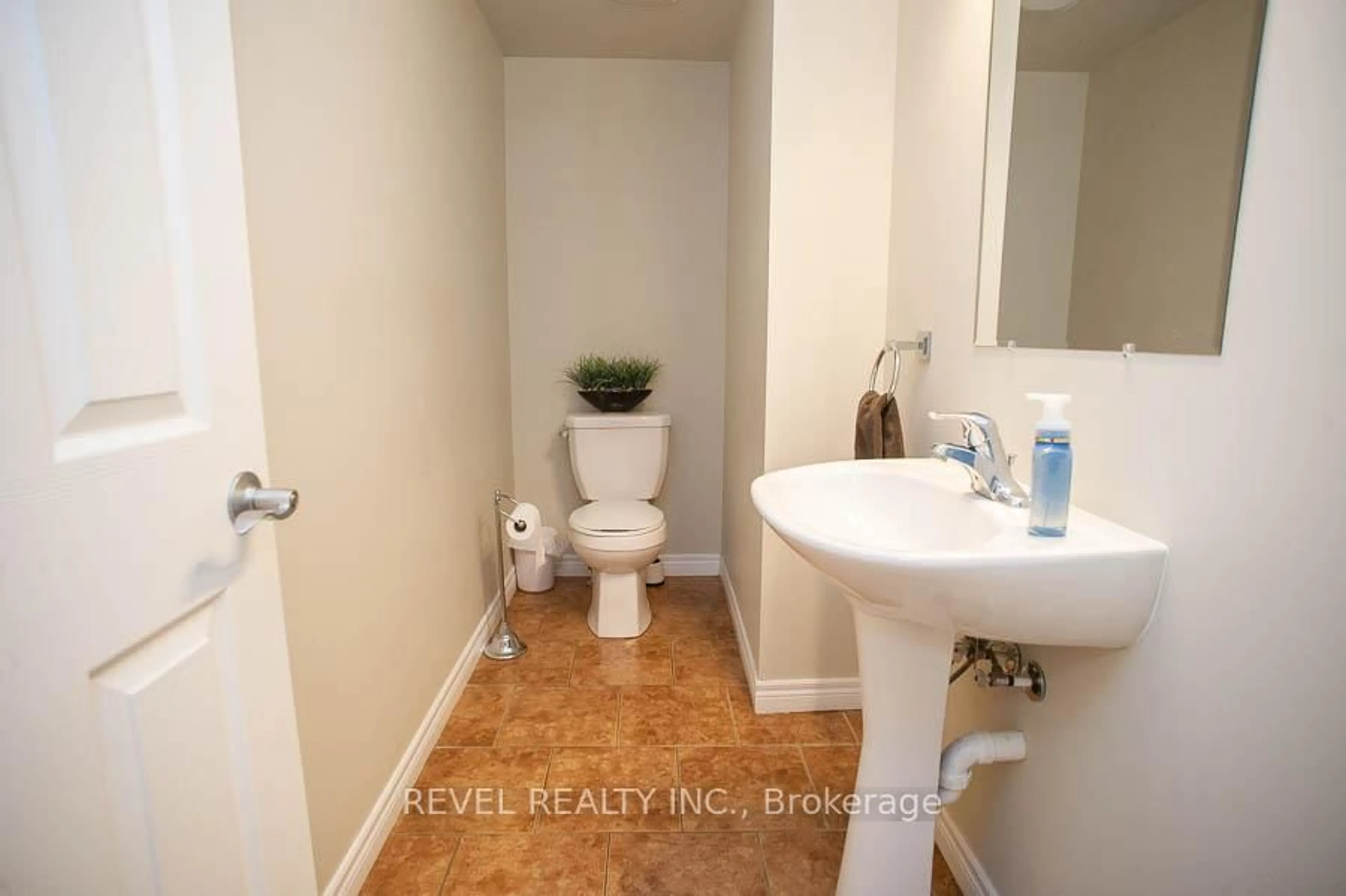 Standard bathroom, ceramic/tile floor for 20 McConkey Cres #67, Brantford Ontario N3S 0C1