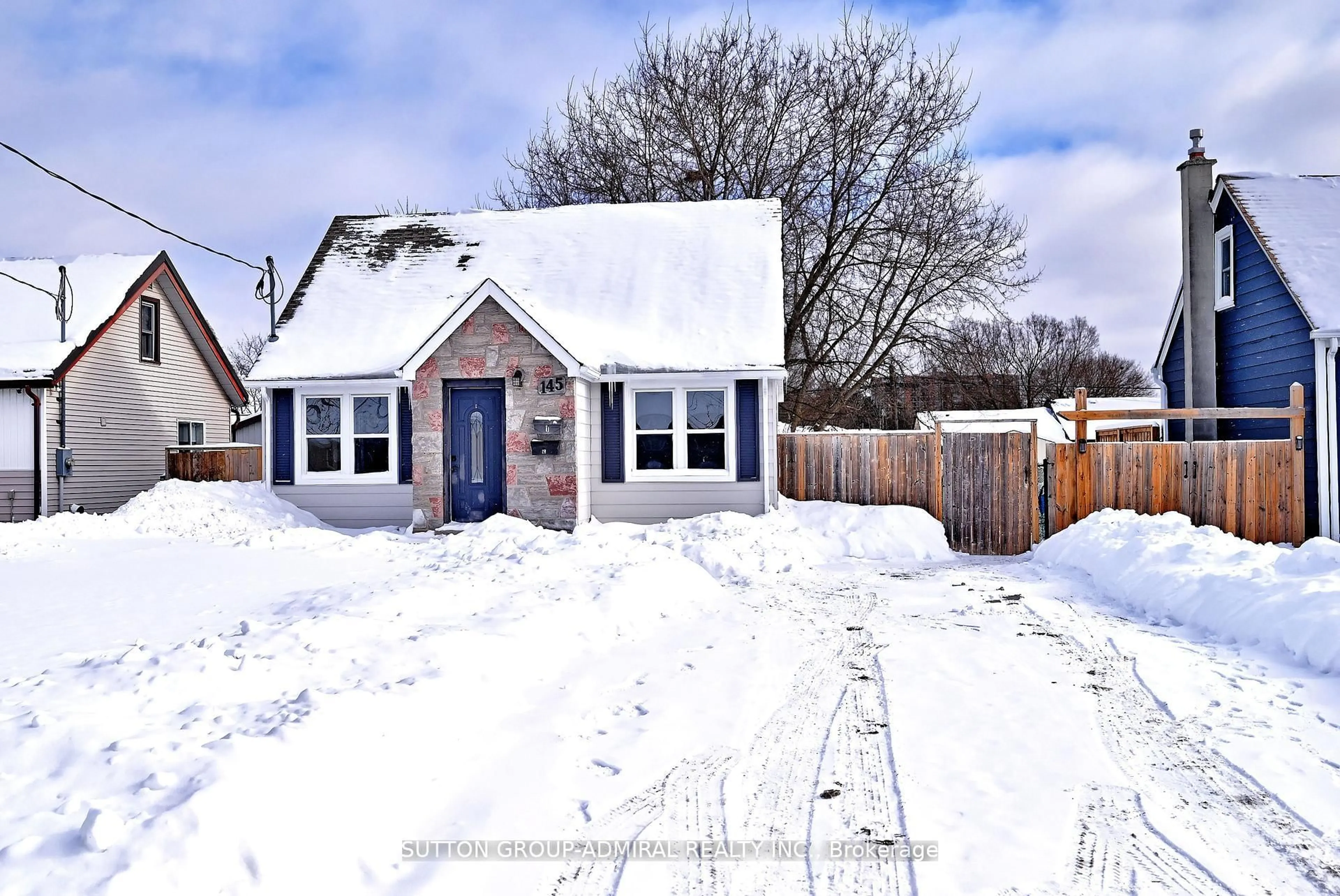 A pic from outside/outdoor area/front of a property/back of a property/a pic from drone, street for 145 Ninth Ave, Kitchener Ontario N2C 1T1