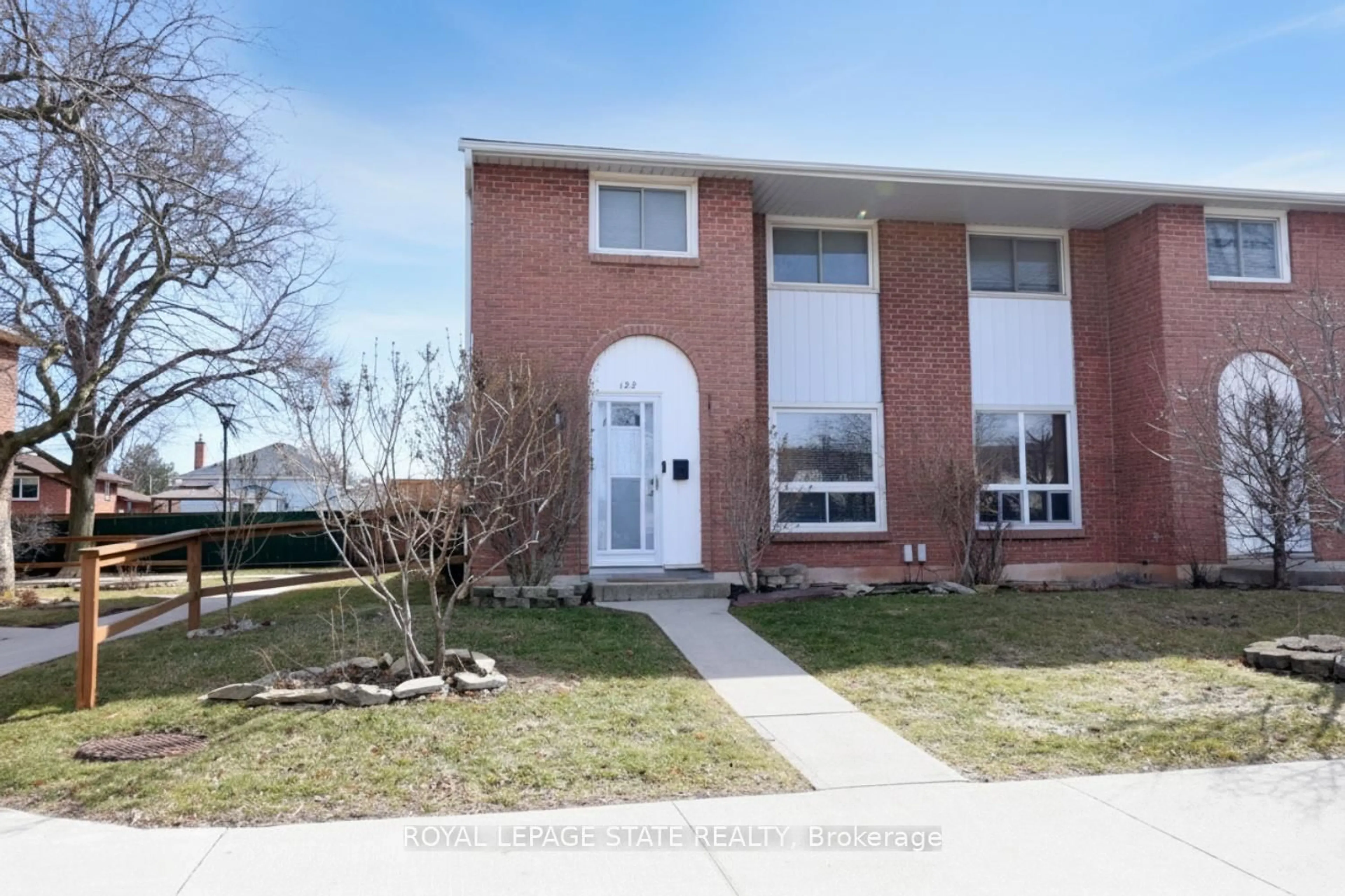 Home with brick exterior material, street for 150 Gateshead Cres #122, Hamilton Ontario L8G 4A7