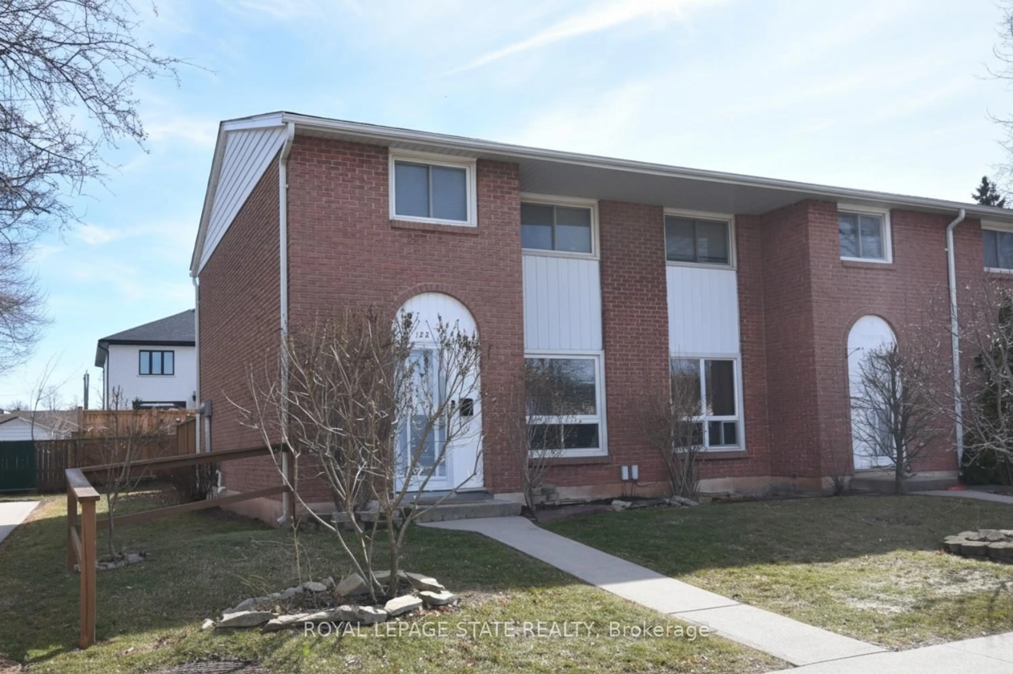 Home with brick exterior material, street for 150 Gateshead Cres #122, Hamilton Ontario L8G 4A7