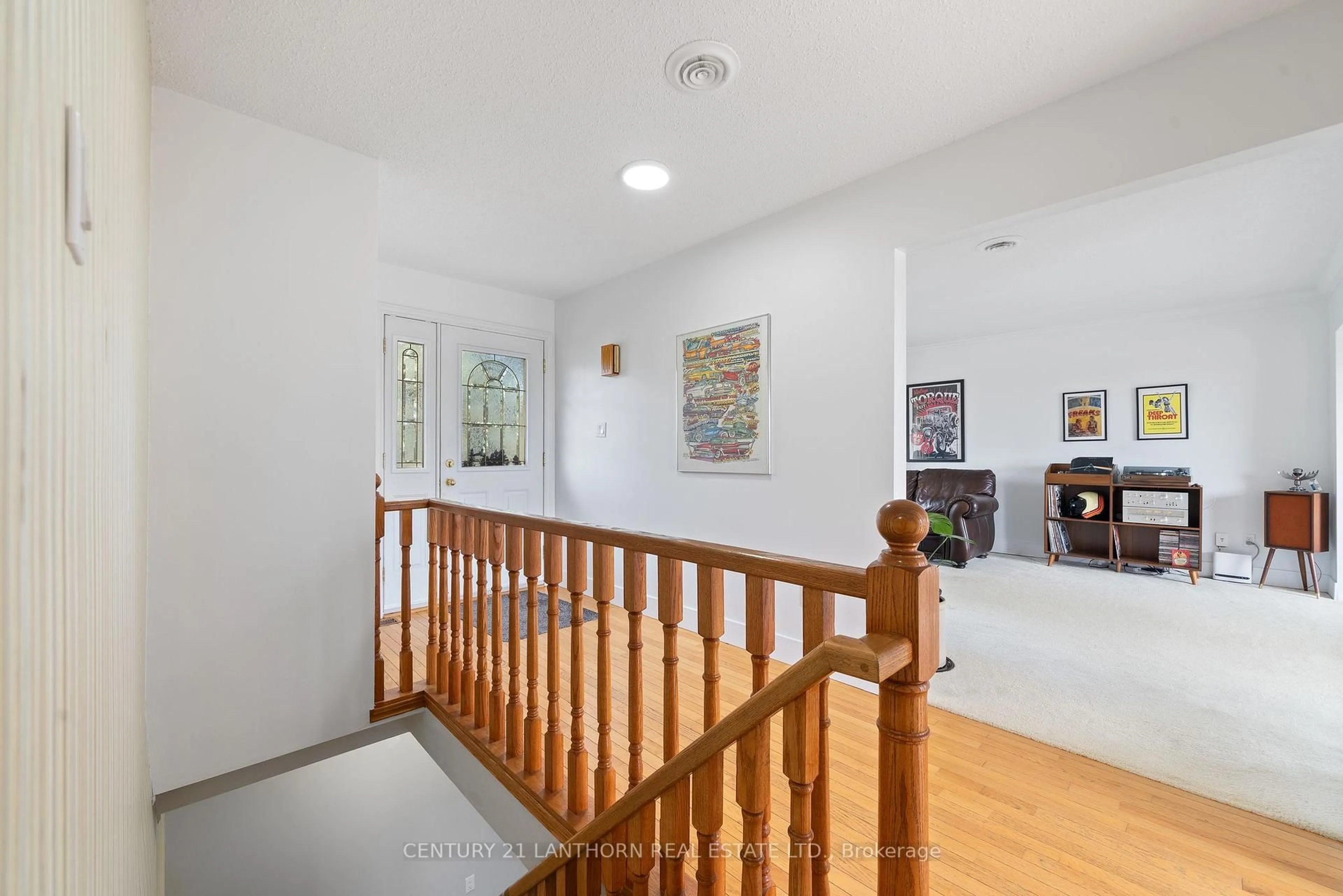 Indoor foyer for 456 OLD SURREY Lane, Kawartha Lakes Ontario K0M 1A0