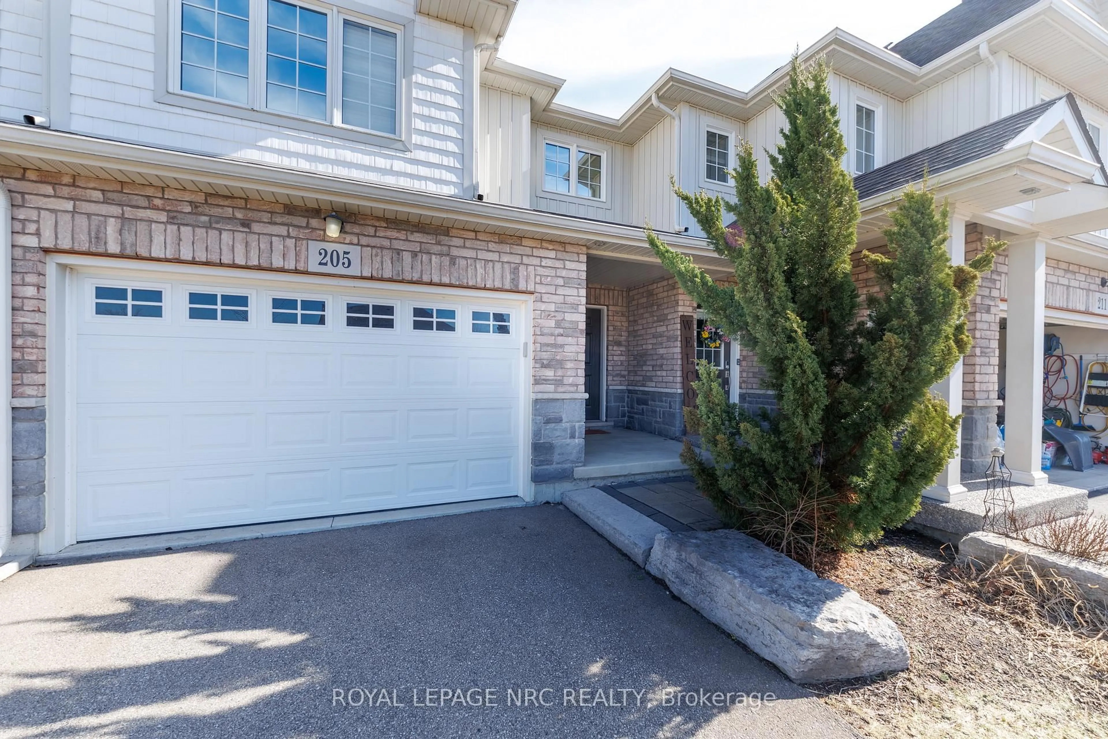 Unknown for 205 Cardinal Cres, Welland Ontario L3C 0B1