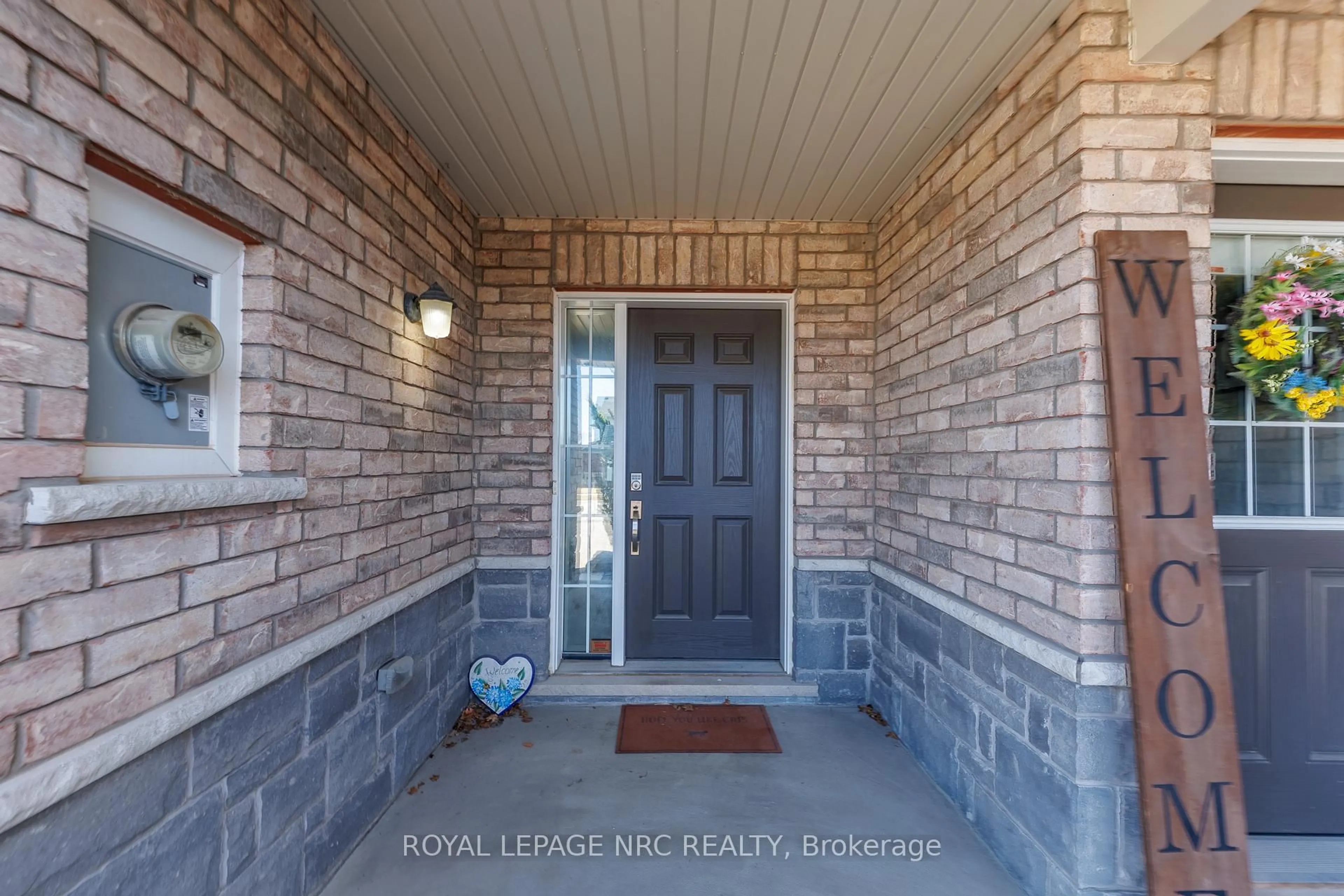 Indoor entryway for 205 Cardinal Cres, Welland Ontario L3C 0B1