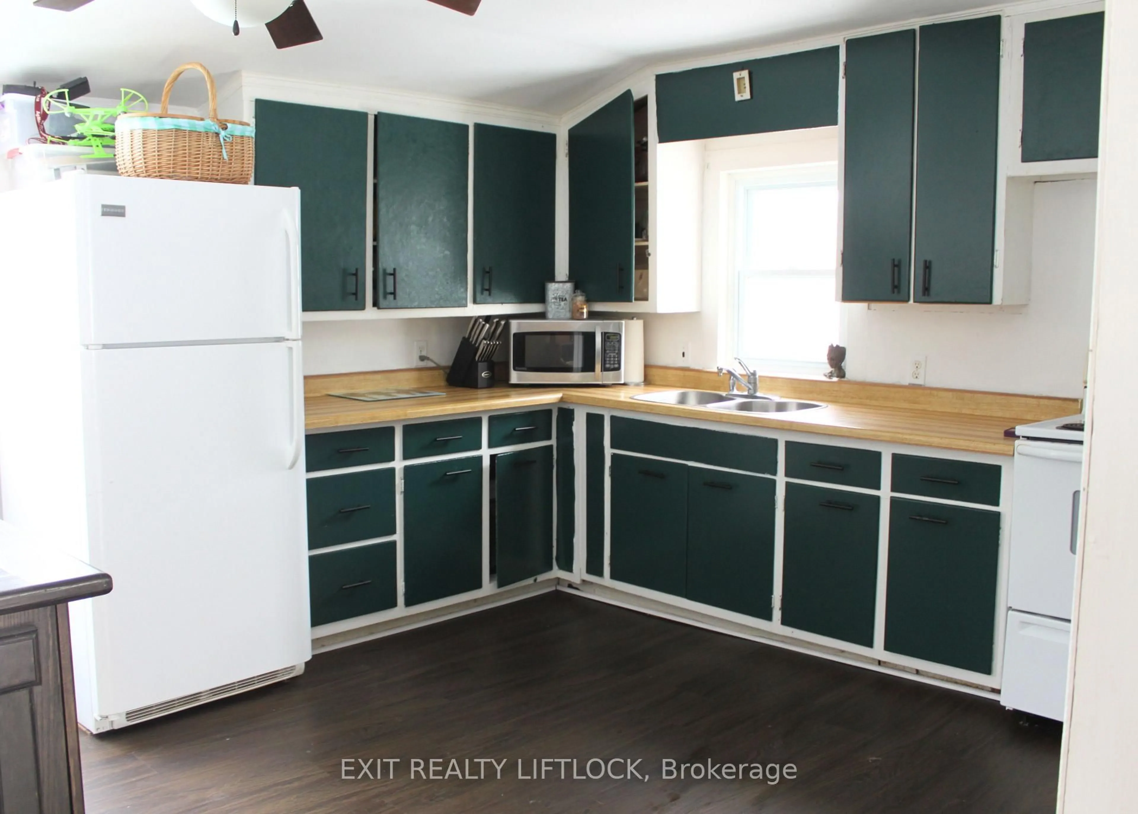 Standard kitchen, unknown for 17 Banta Rd, Trent Hills Ontario K0K 3K0