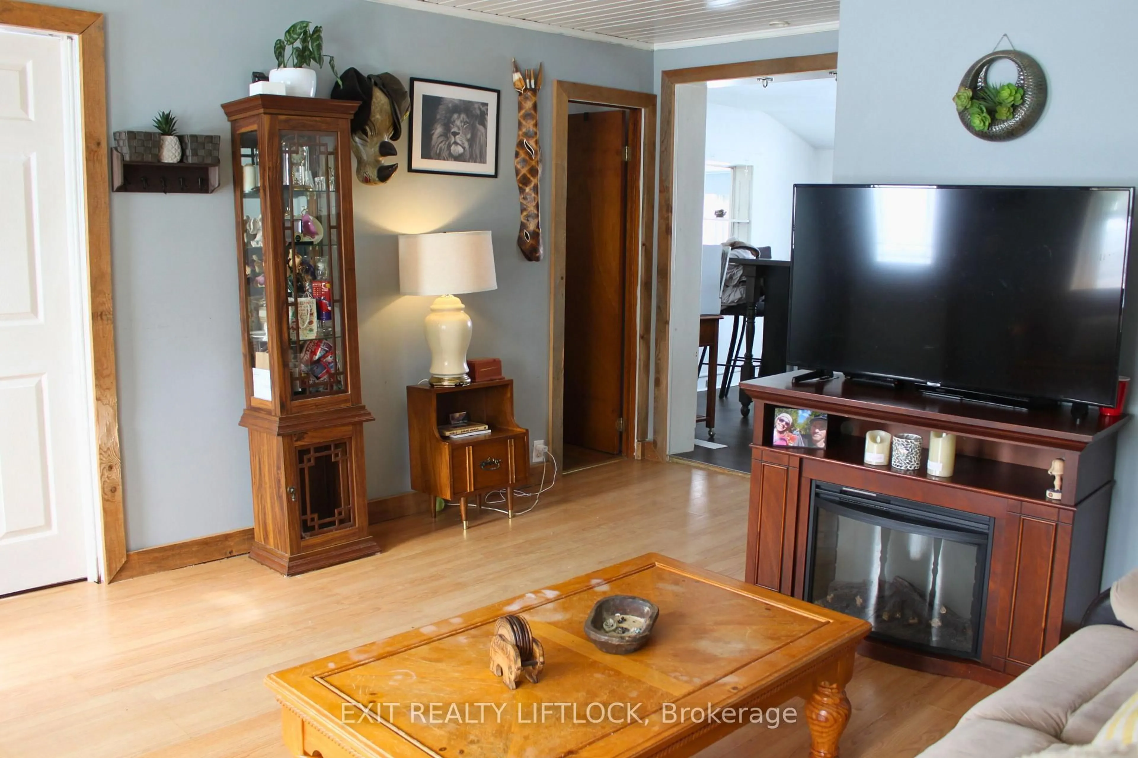 Living room with furniture, wood/laminate floor for 17 Banta Rd, Trent Hills Ontario K0K 3K0