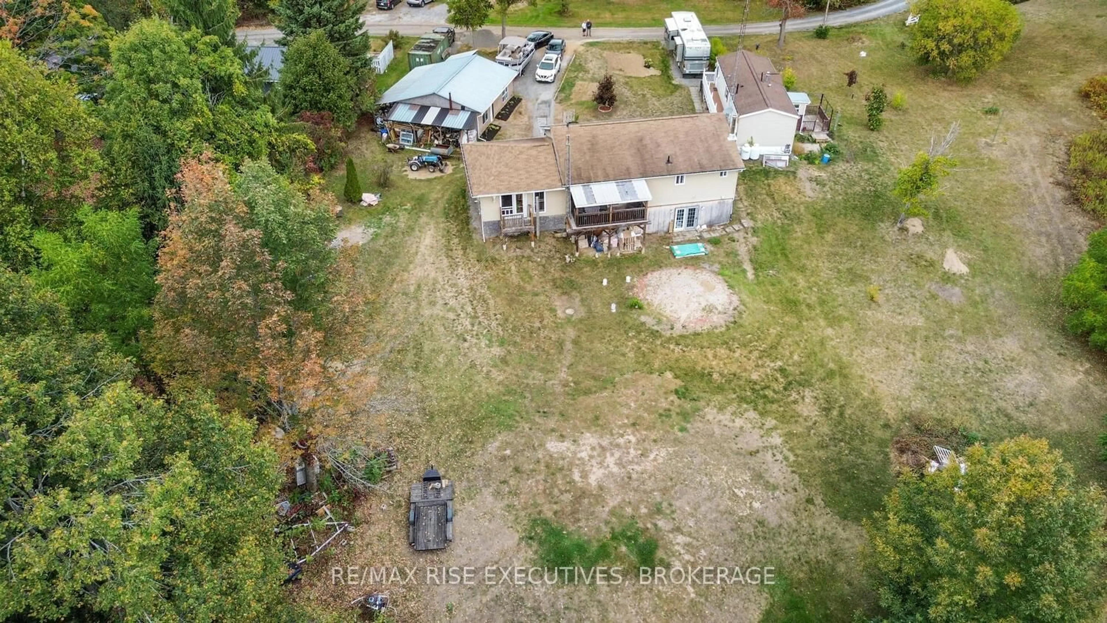 A pic from outside/outdoor area/front of a property/back of a property/a pic from drone, unknown for 25 Park St, Leeds and the Thousand Islands Ontario K0E 1N0