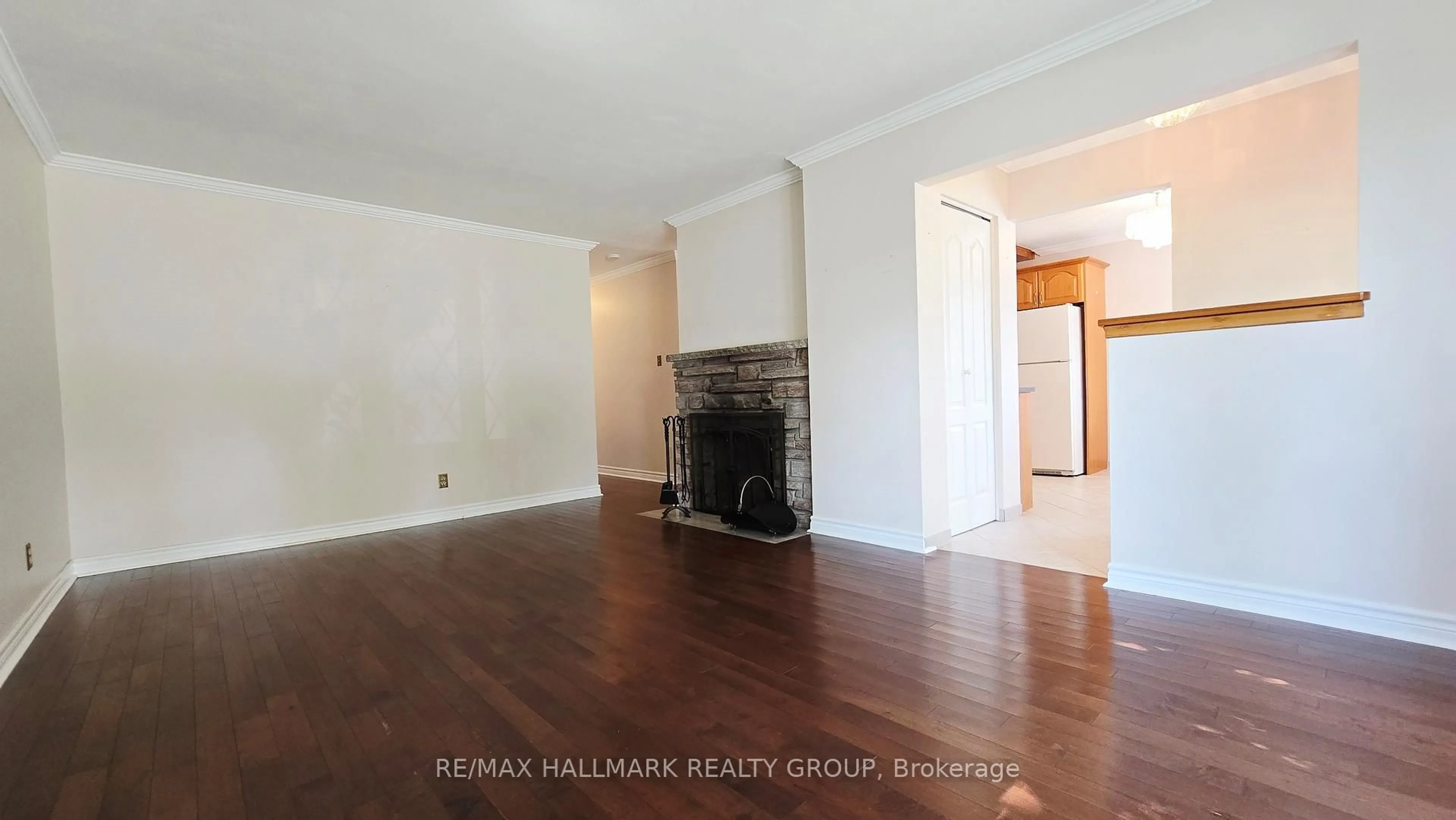 A pic of a room for 38 Hadley Circ, Nepean Ontario K2H 6N9