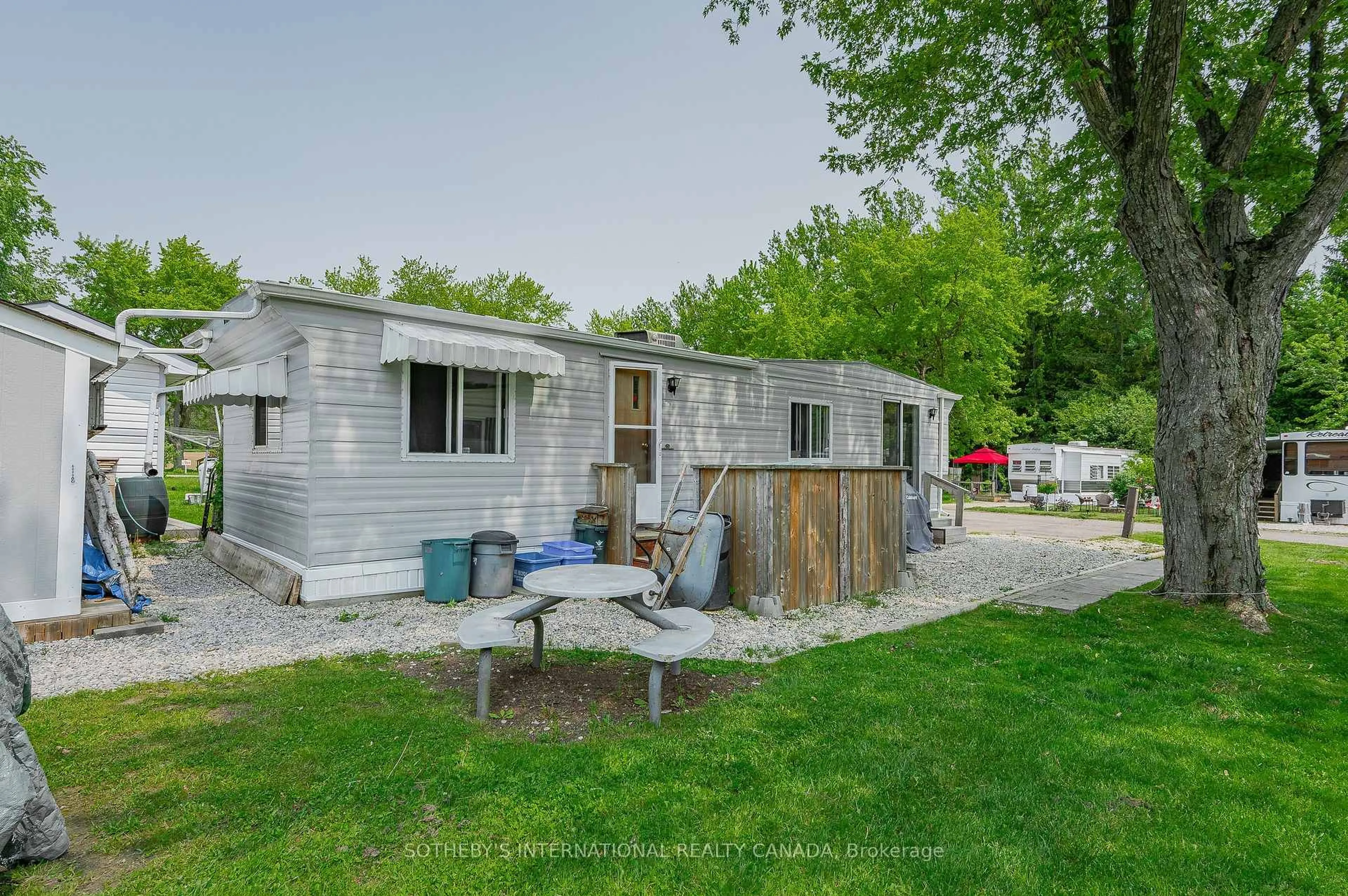 Unknown for 580 Beaver Creek Rd #215, Waterloo Ontario N2J 3Z4