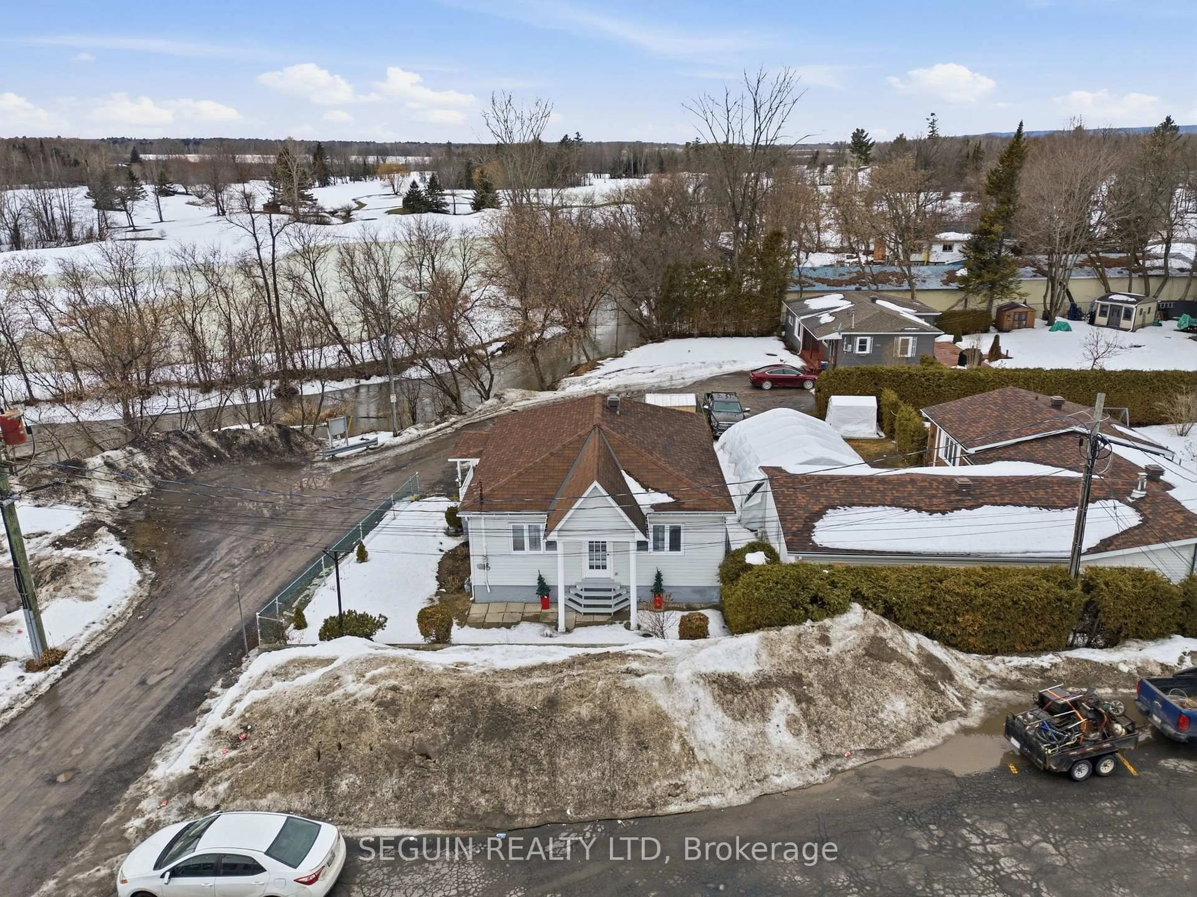 A pic from outside/outdoor area/front of a property/back of a property/a pic from drone, street for 970 Mc Gill St, Hawkesbury Ontario K6A 1R6
