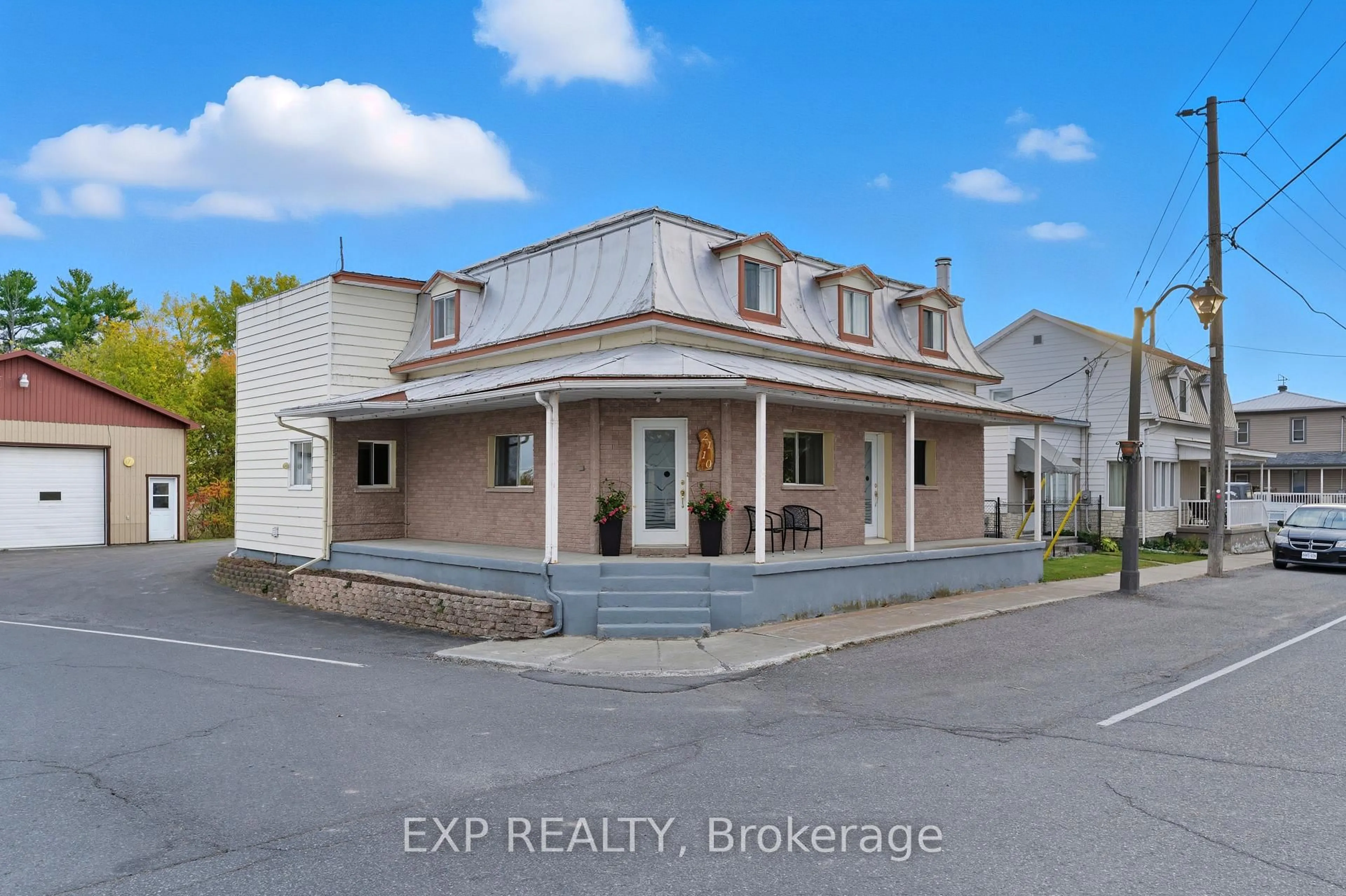 A pic from outside/outdoor area/front of a property/back of a property/a pic from drone, building for 2110 Lajoie St, Alfred and Plantagenet Ontario K0B 1J0