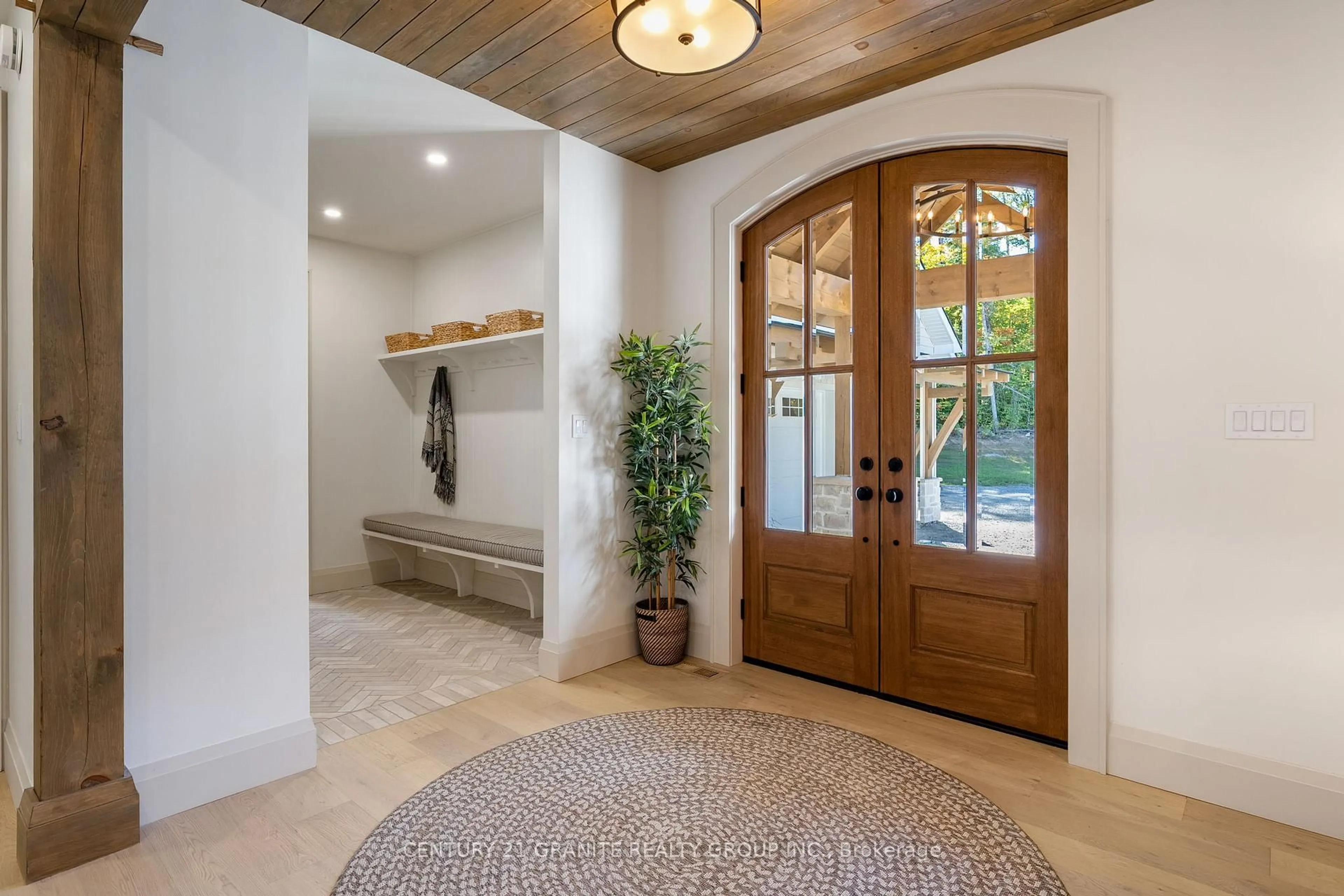 Indoor entryway for 356 Old Welsh Rd, Bancroft Ontario K0L 1C0