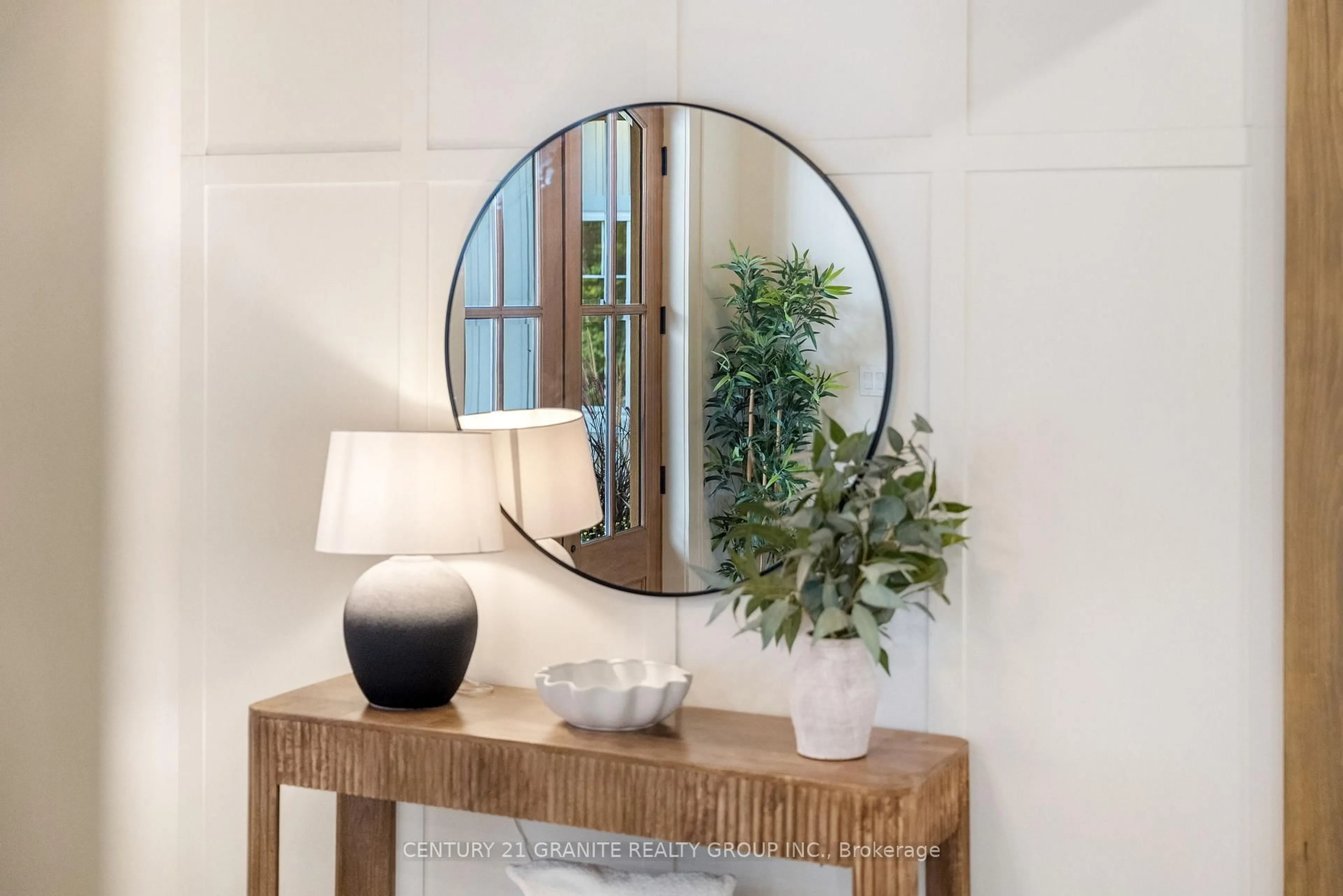 Indoor entryway for 356 Old Welsh Rd, Bancroft Ontario K0L 1C0