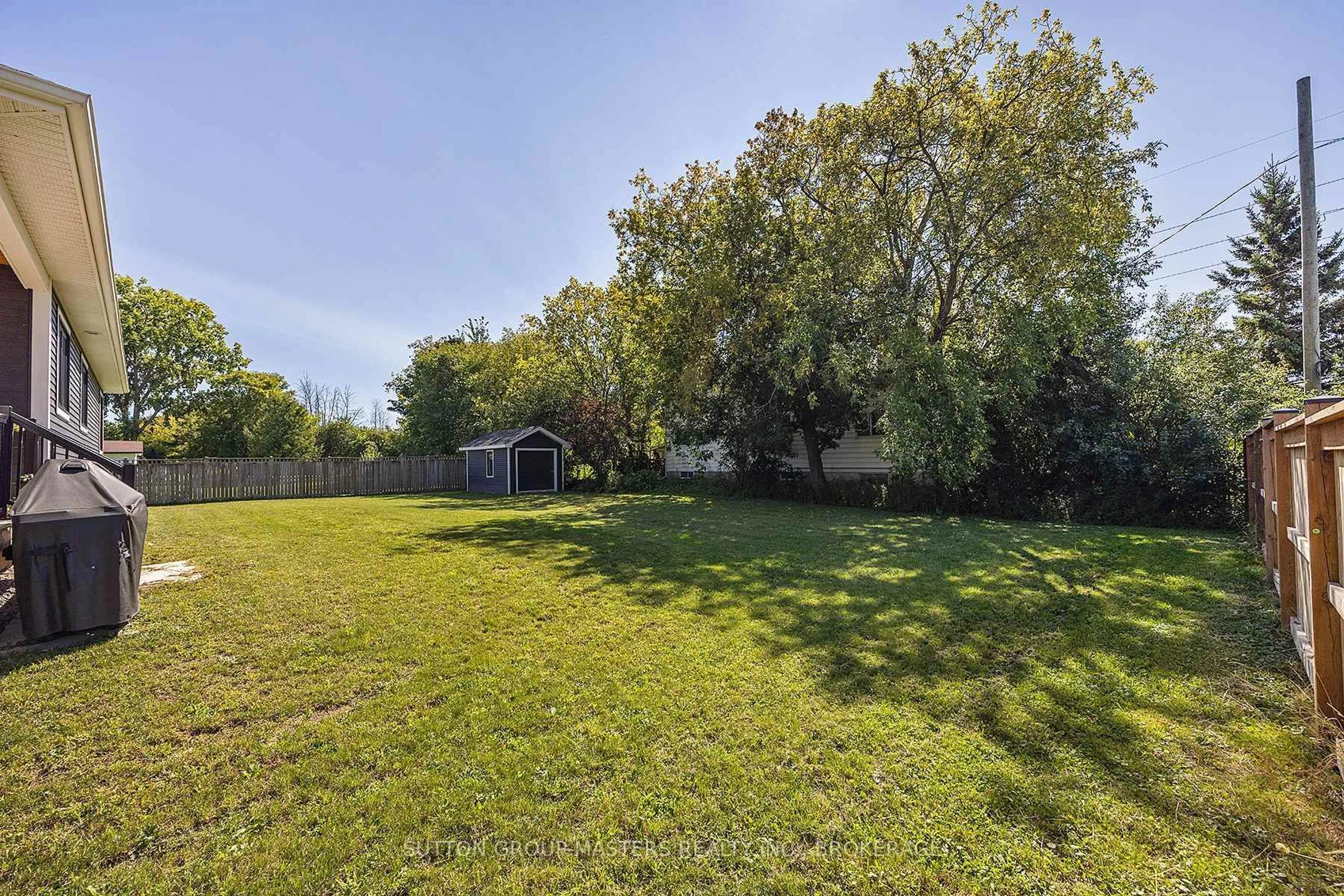A pic from outside/outdoor area/front of a property/back of a property/a pic from drone, water/lake/river/ocean view for 247 ARNOLD St, Kingston Ontario K7M 3L7