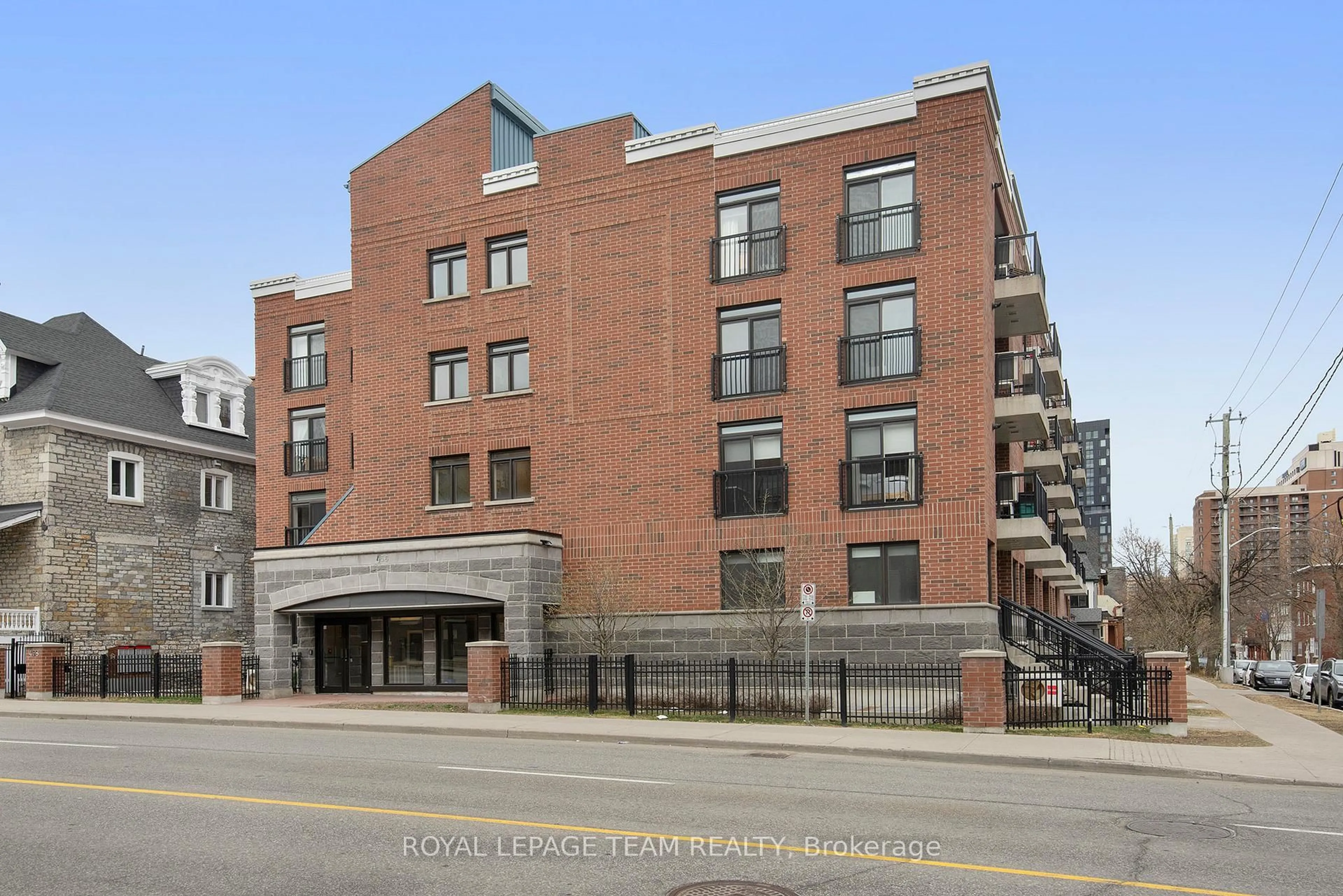 Home with brick exterior material, building for 456 KING EDWARD Ave #404, Ottawa Ontario K1N 7M9