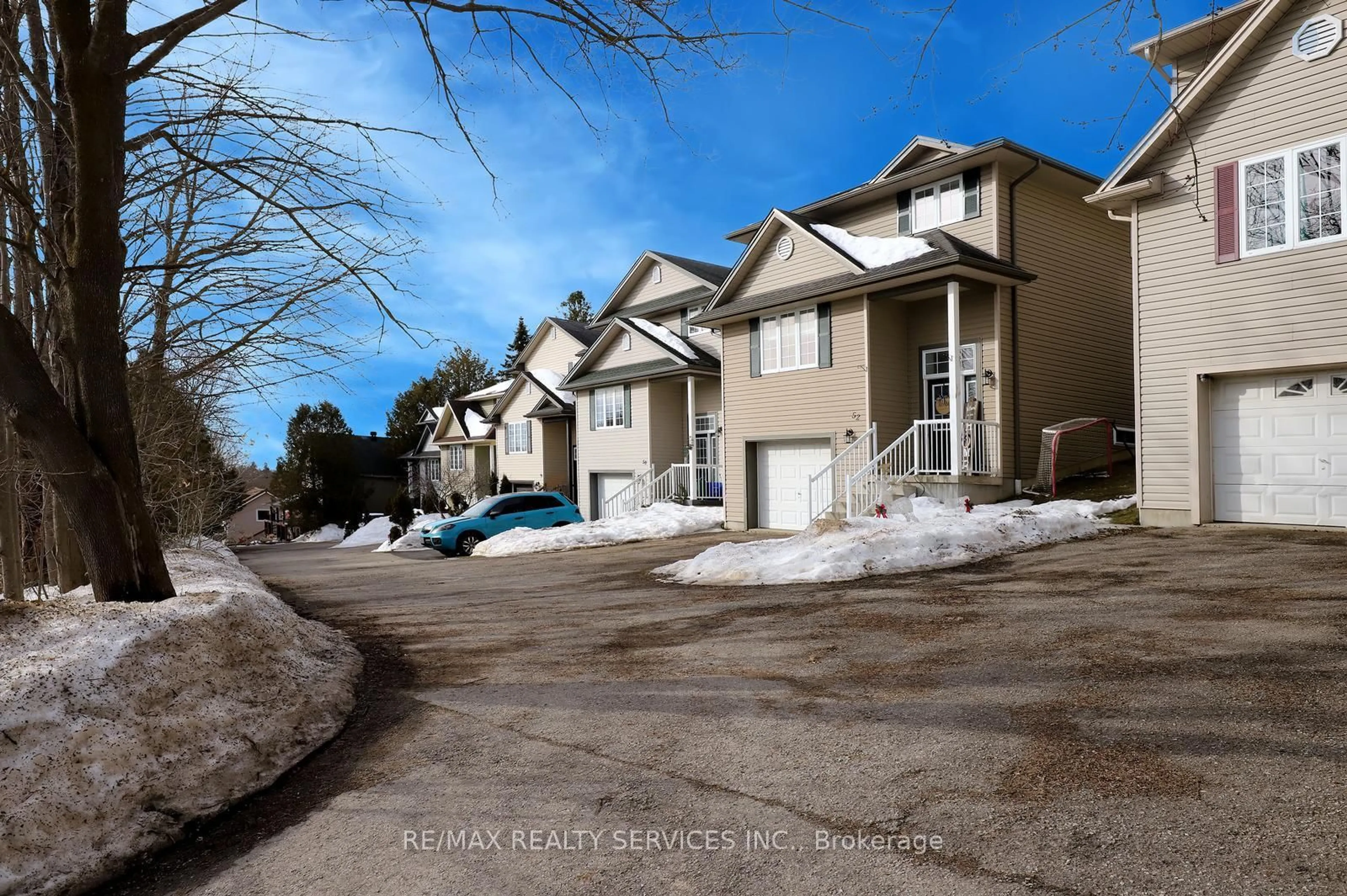 A pic from outside/outdoor area/front of a property/back of a property/a pic from drone, street for 52 Crozier St, East Luther Grand Valley Ontario L9W 5N6