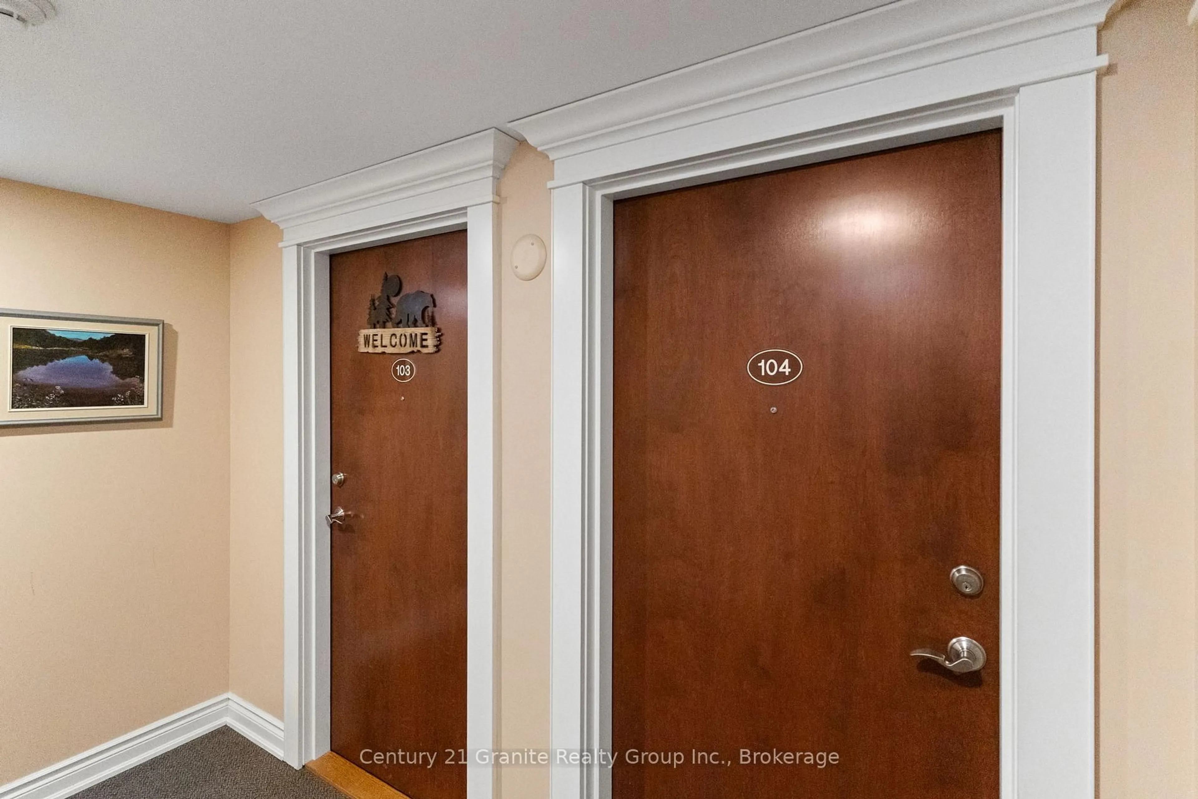 Indoor entryway for 9 Newcastle St #104, Minden Hills Ontario K0M 2K0