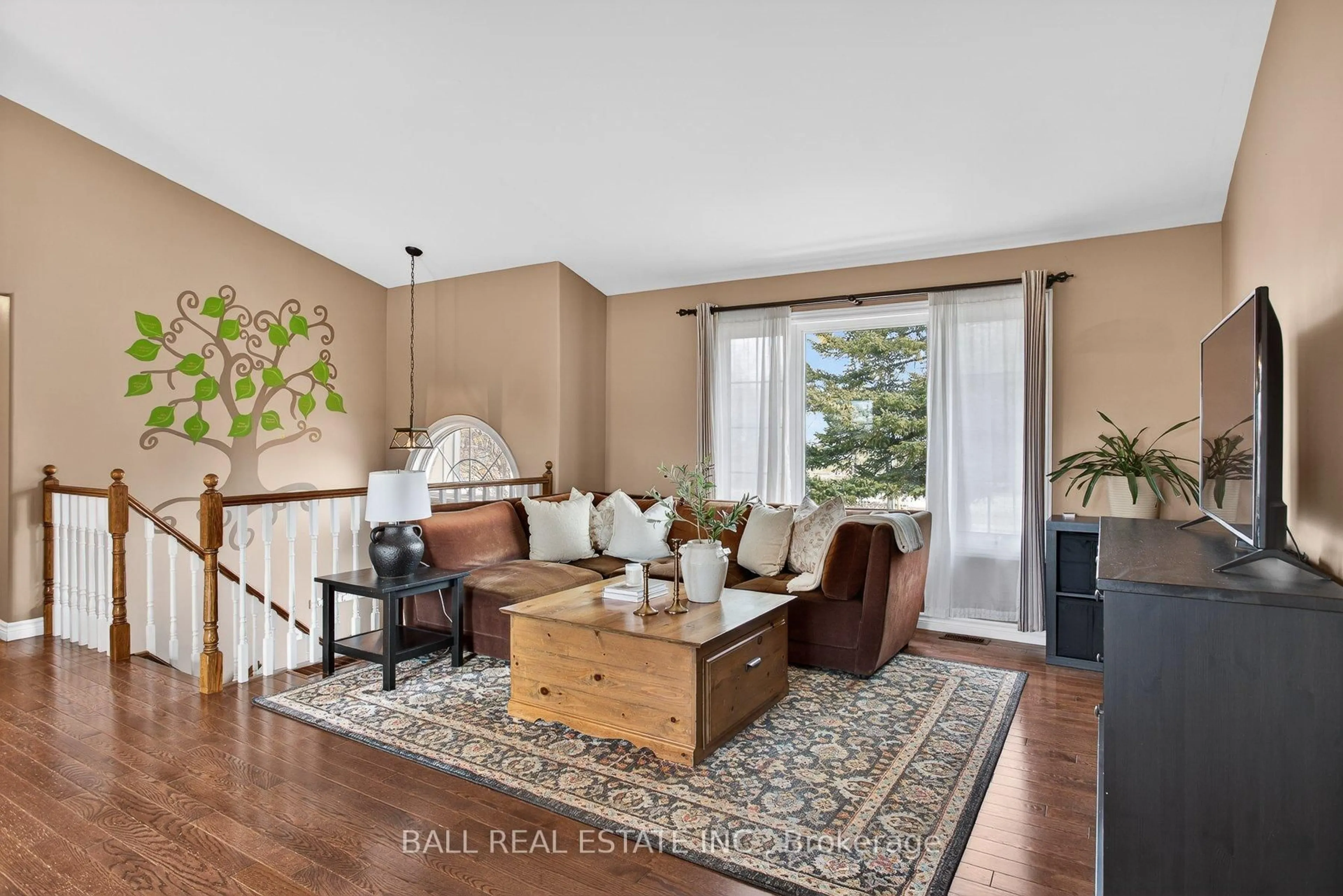 Living room with furniture, wood/laminate floor for 727 Janetville Rd, Kawartha Lakes Ontario L0B 1K0