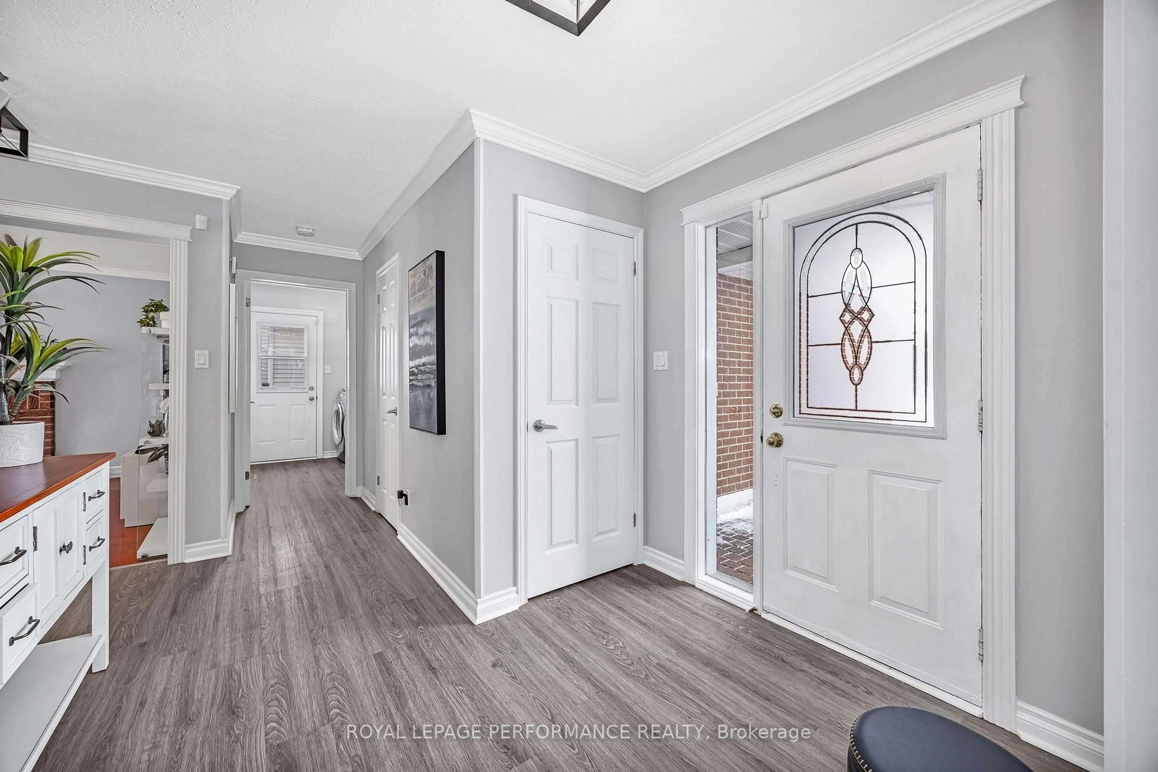 Indoor entryway for 1310 Prestone Dr, Orleans Ontario K1E 2Z6