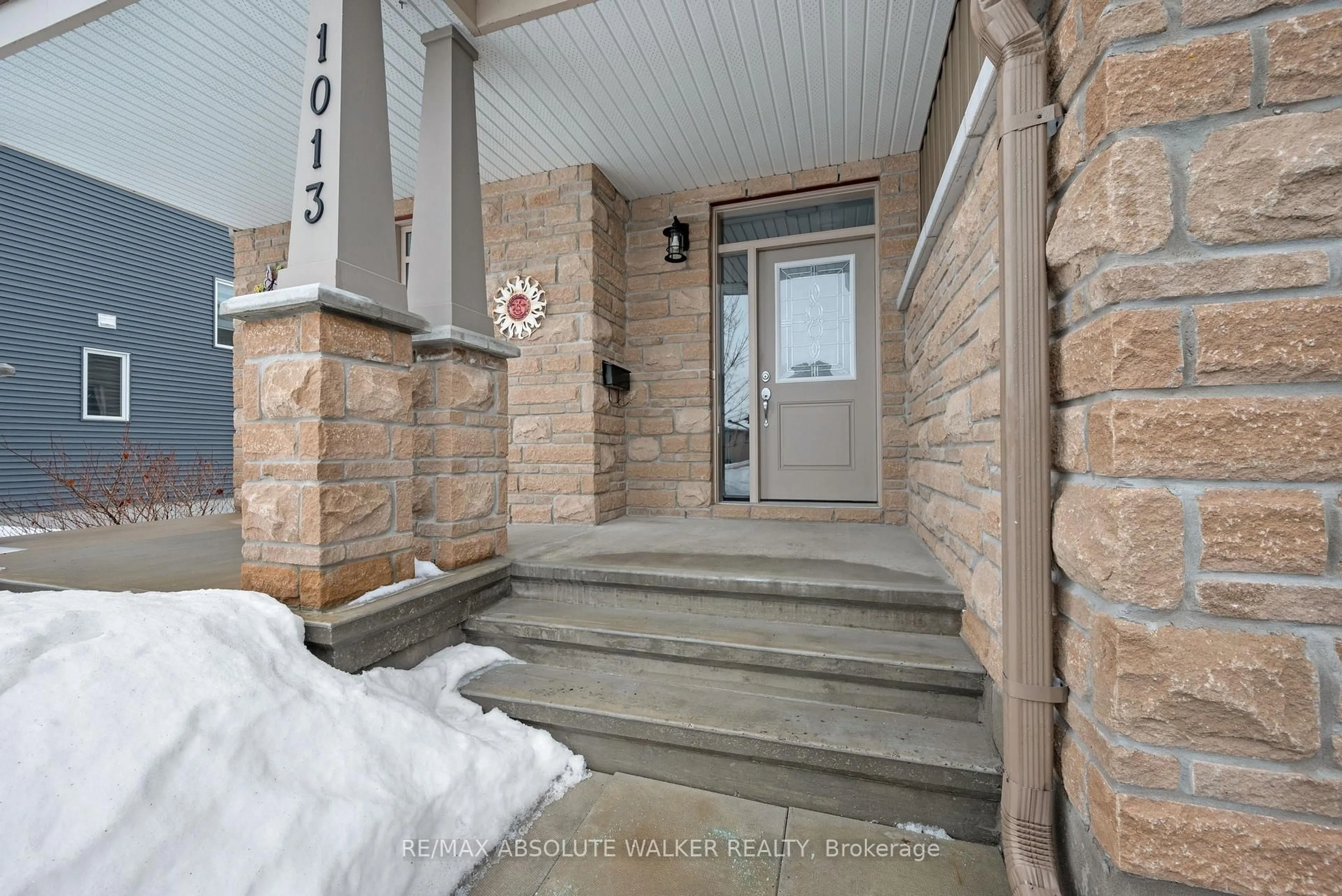Indoor entryway for 1013 Diamond St, Clarence-Rockland Ontario K4K 0H7