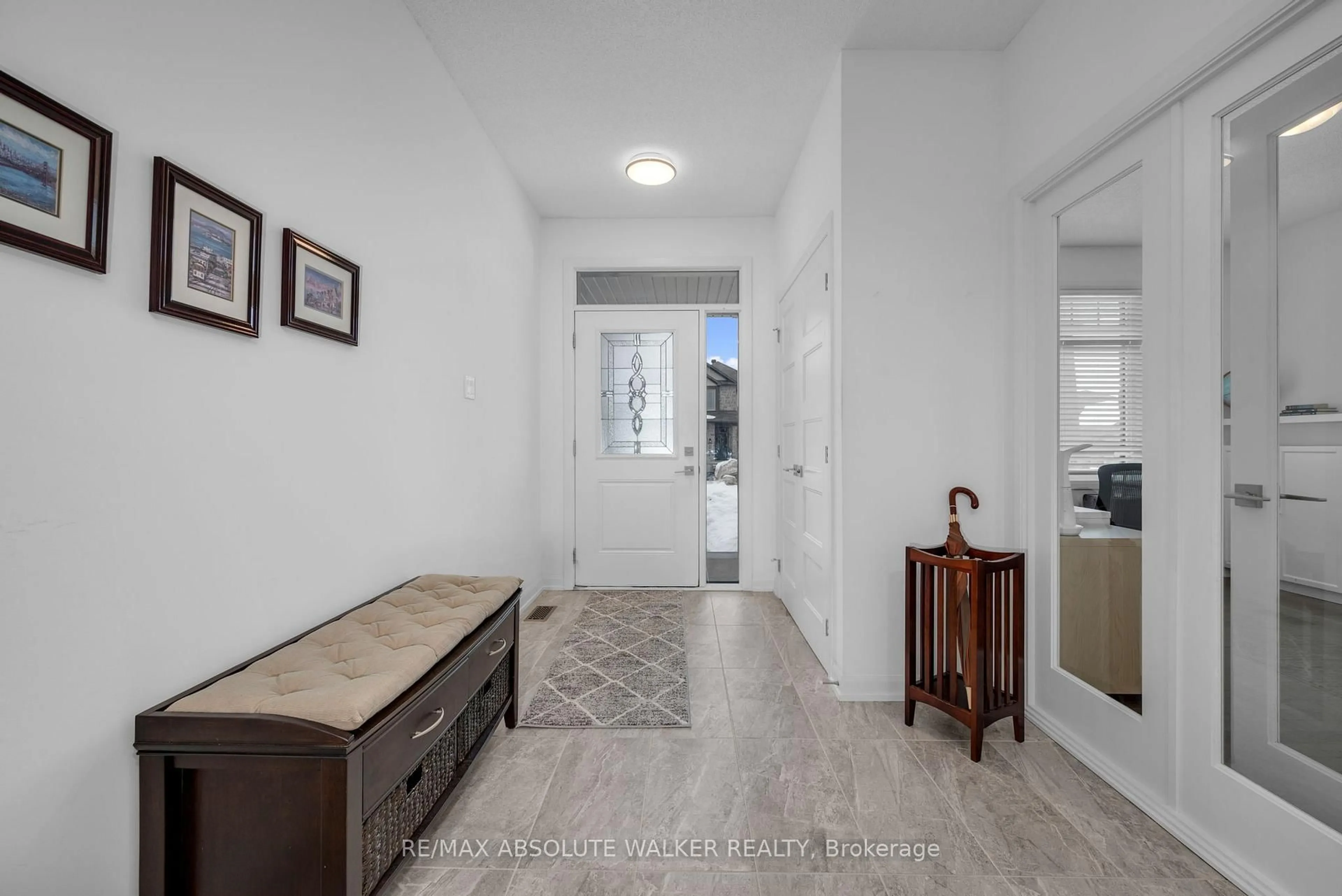 Indoor entryway for 1013 Diamond St, Clarence-Rockland Ontario K4K 0H7