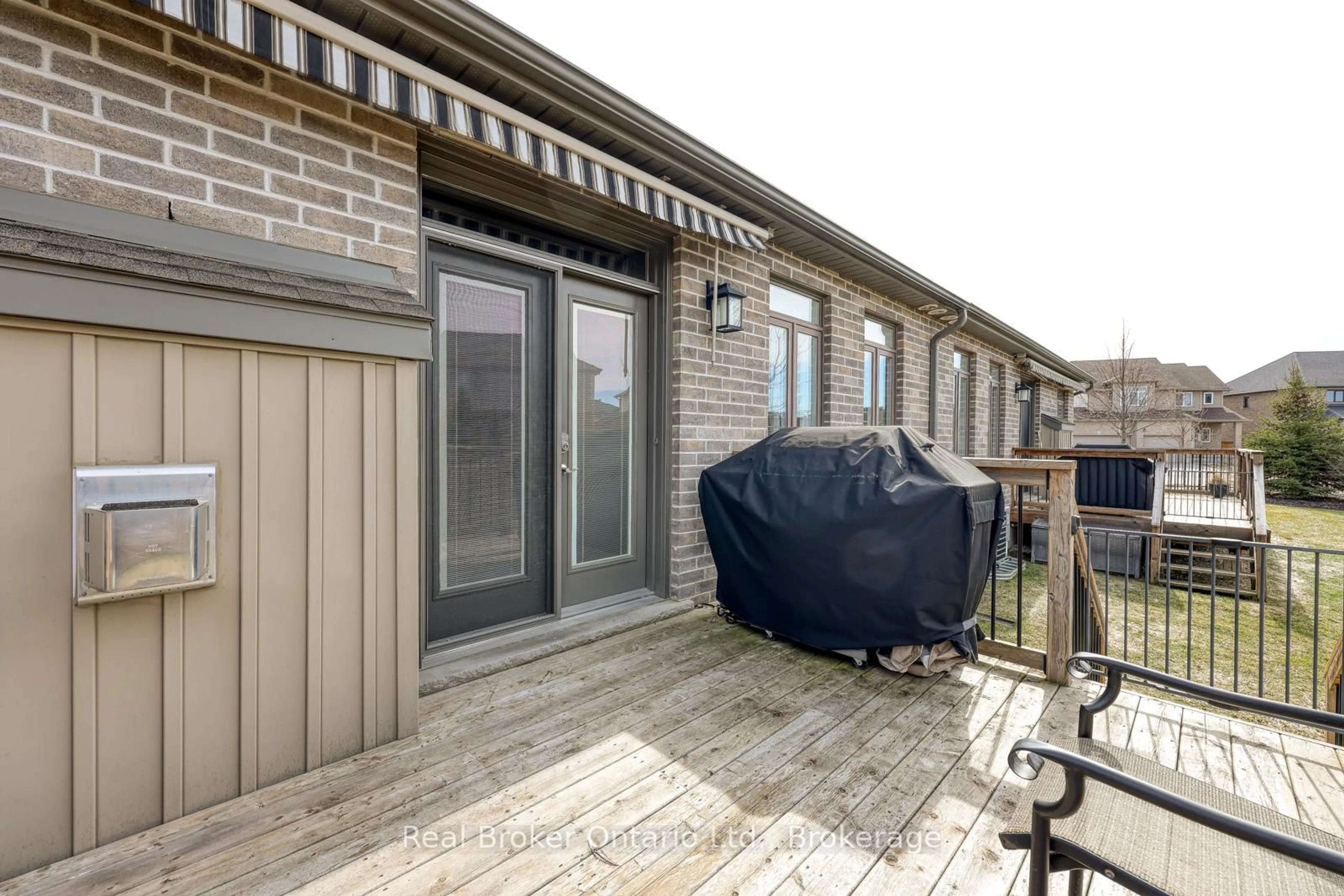 Patio, street for 247 Munnoch Blvd #2, Woodstock Ontario N4T 0K2