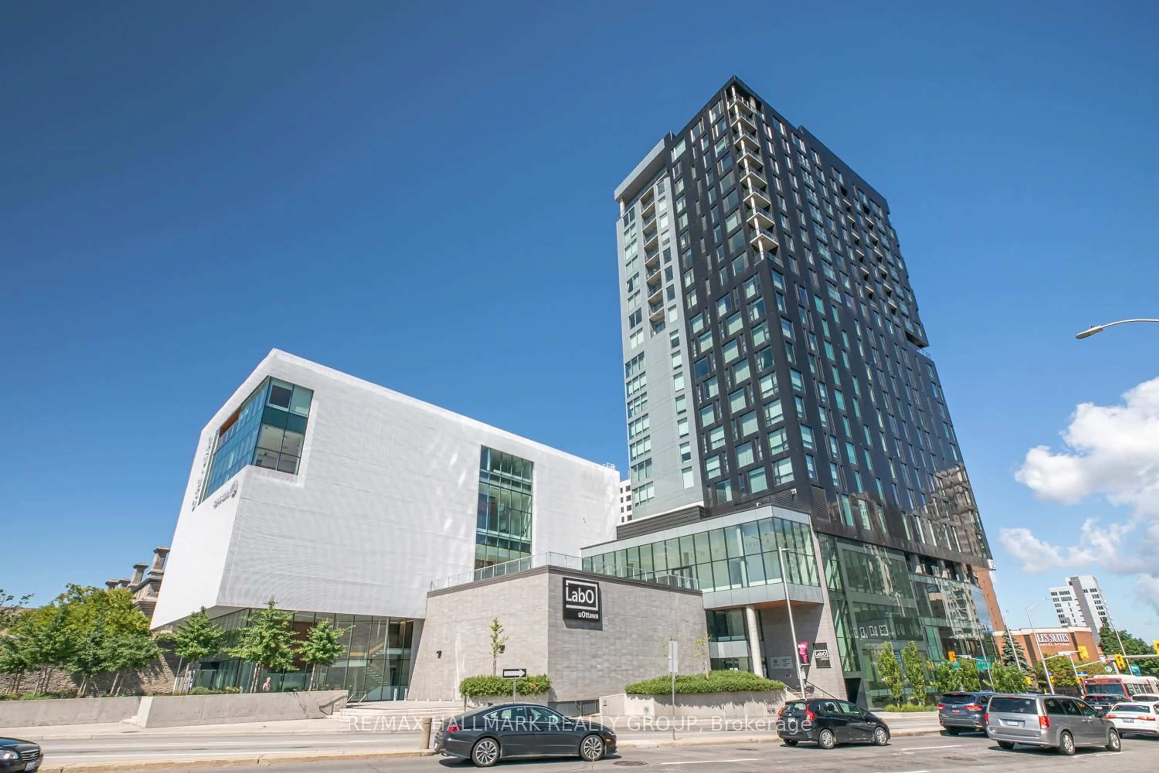 Indoor foyer for 20 DALY Ave #1905, Ottawa Ontario K1N 0C6