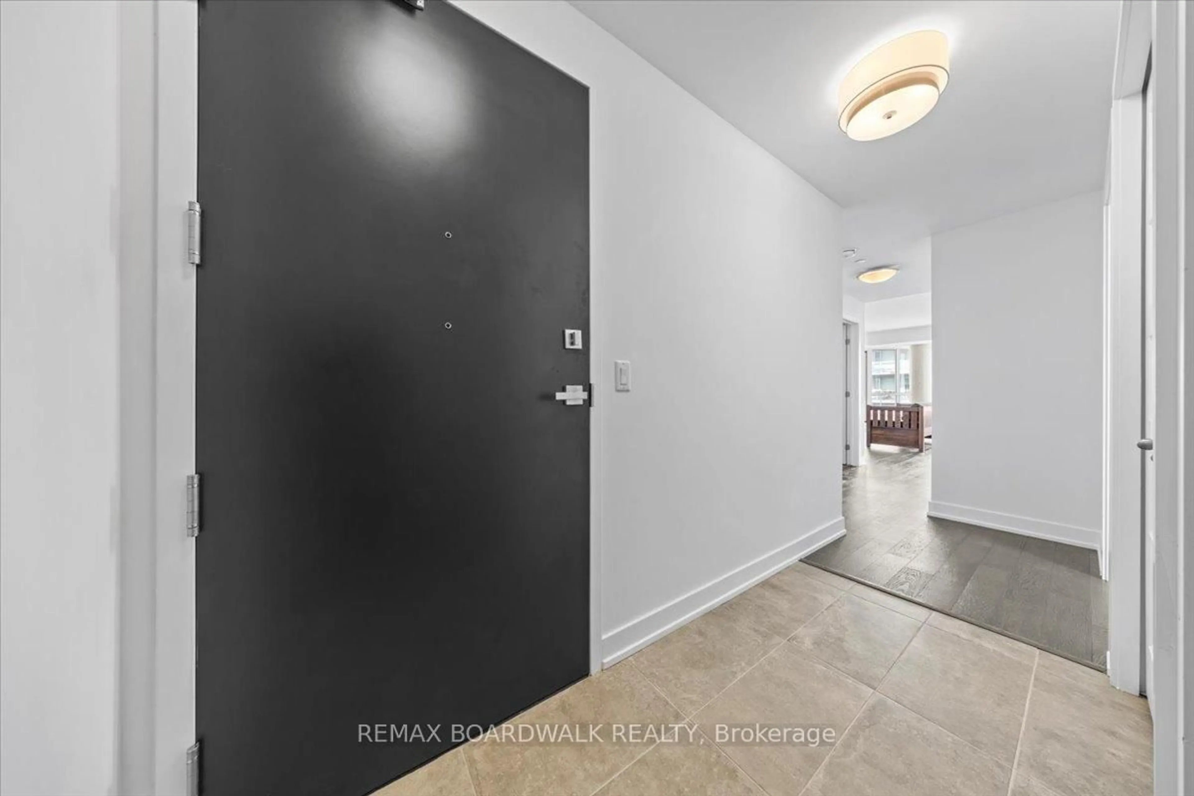 Indoor entryway for 200 Inlet Private #1402, Ottawa Ontario K4A 5H3