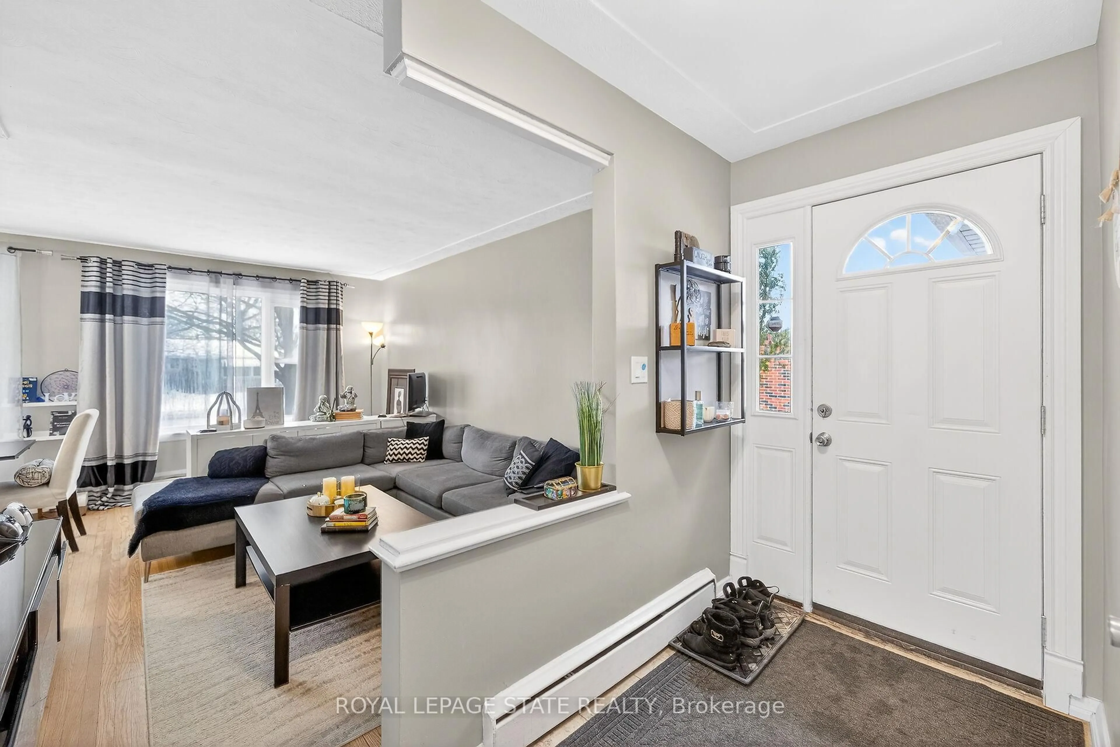 Living room with furniture, unknown for 624 Upper Ottawa St, Hamilton Ontario L8T 3T5