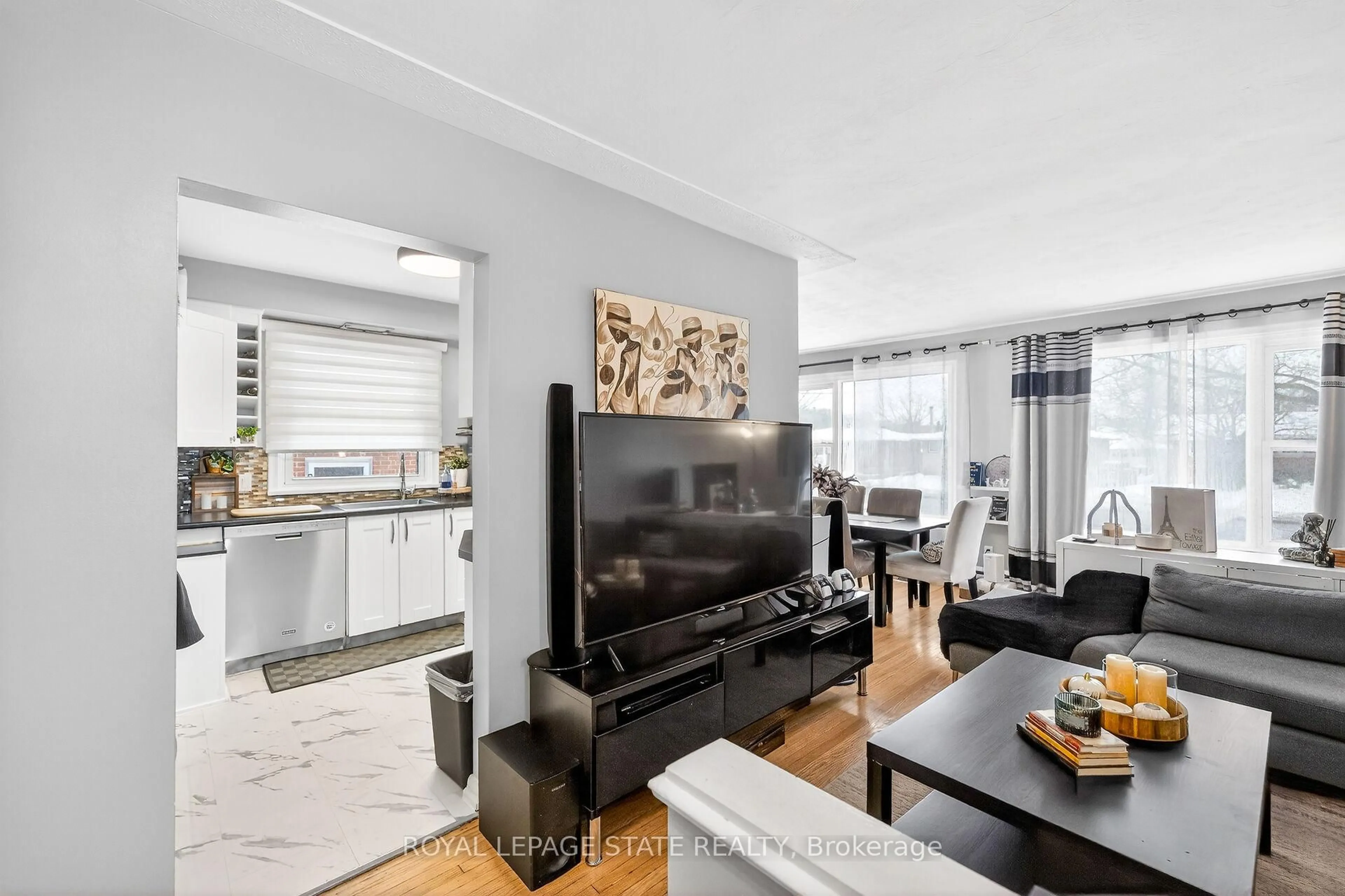 Living room with furniture, unknown for 624 Upper Ottawa St, Hamilton Ontario L8T 3T5