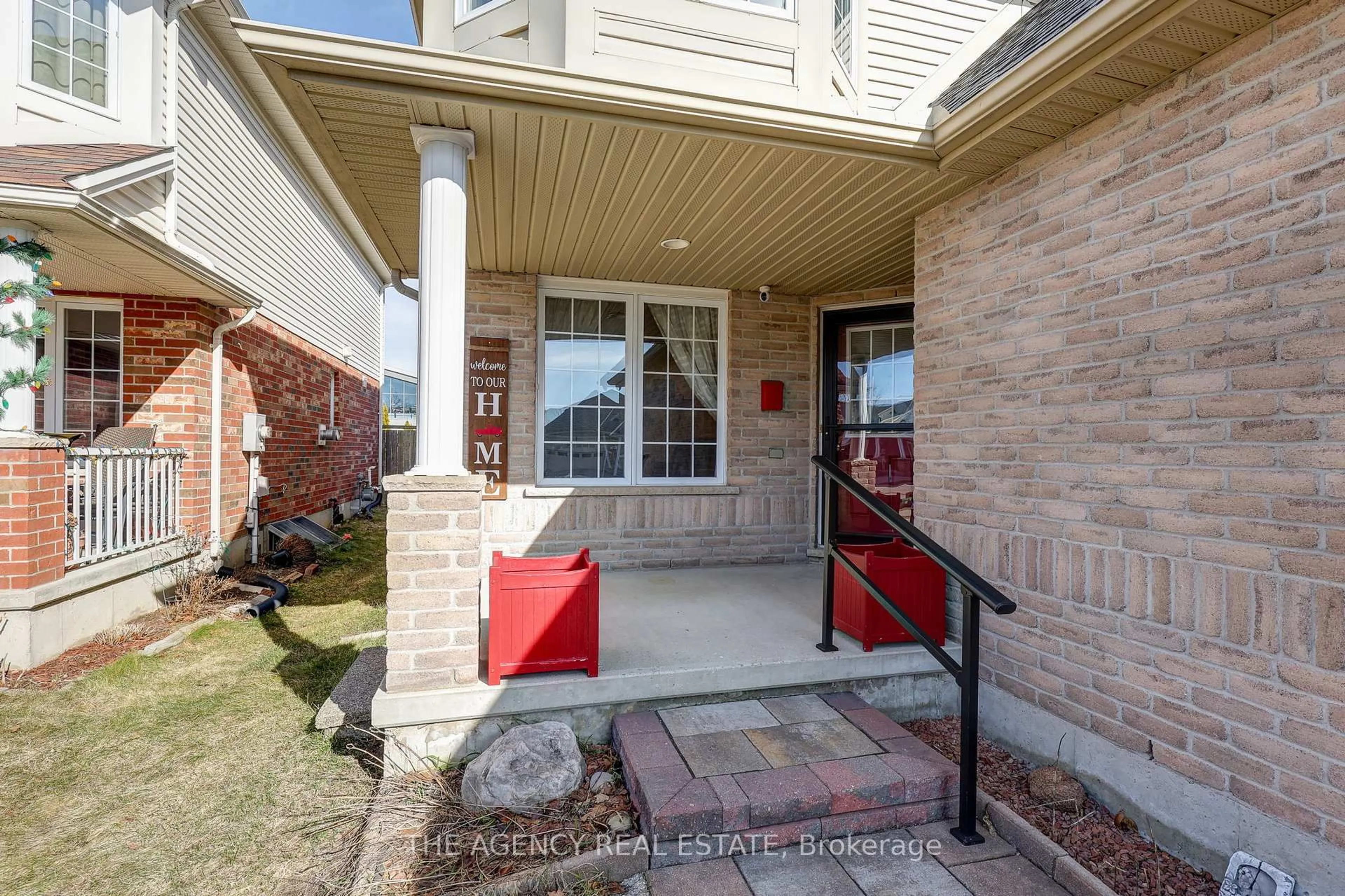 Indoor entryway for 294 Mcmahen St, London East Ontario N5Y 0A2
