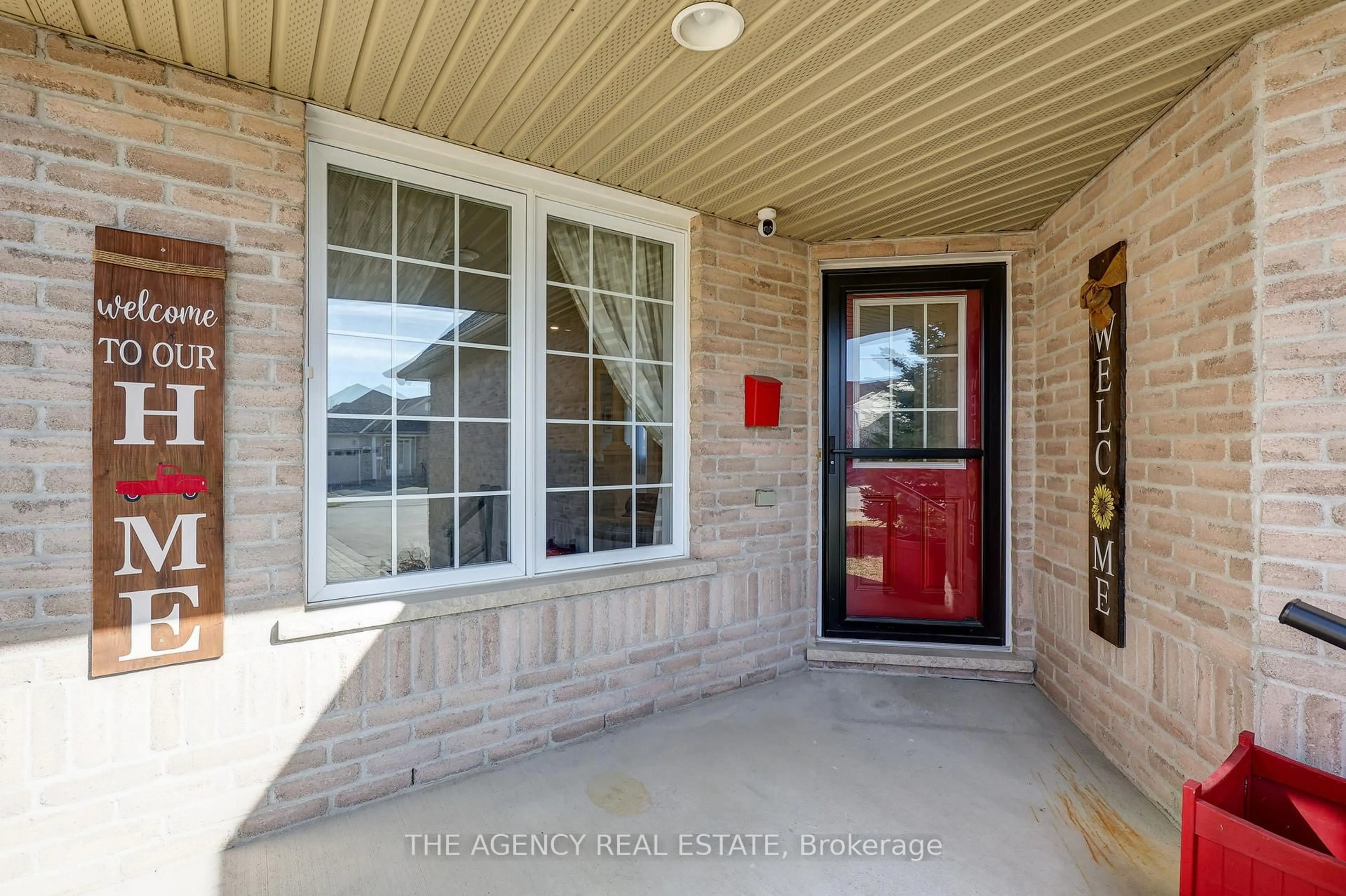 Indoor entryway for 294 Mcmahen St, London East Ontario N5Y 0A2