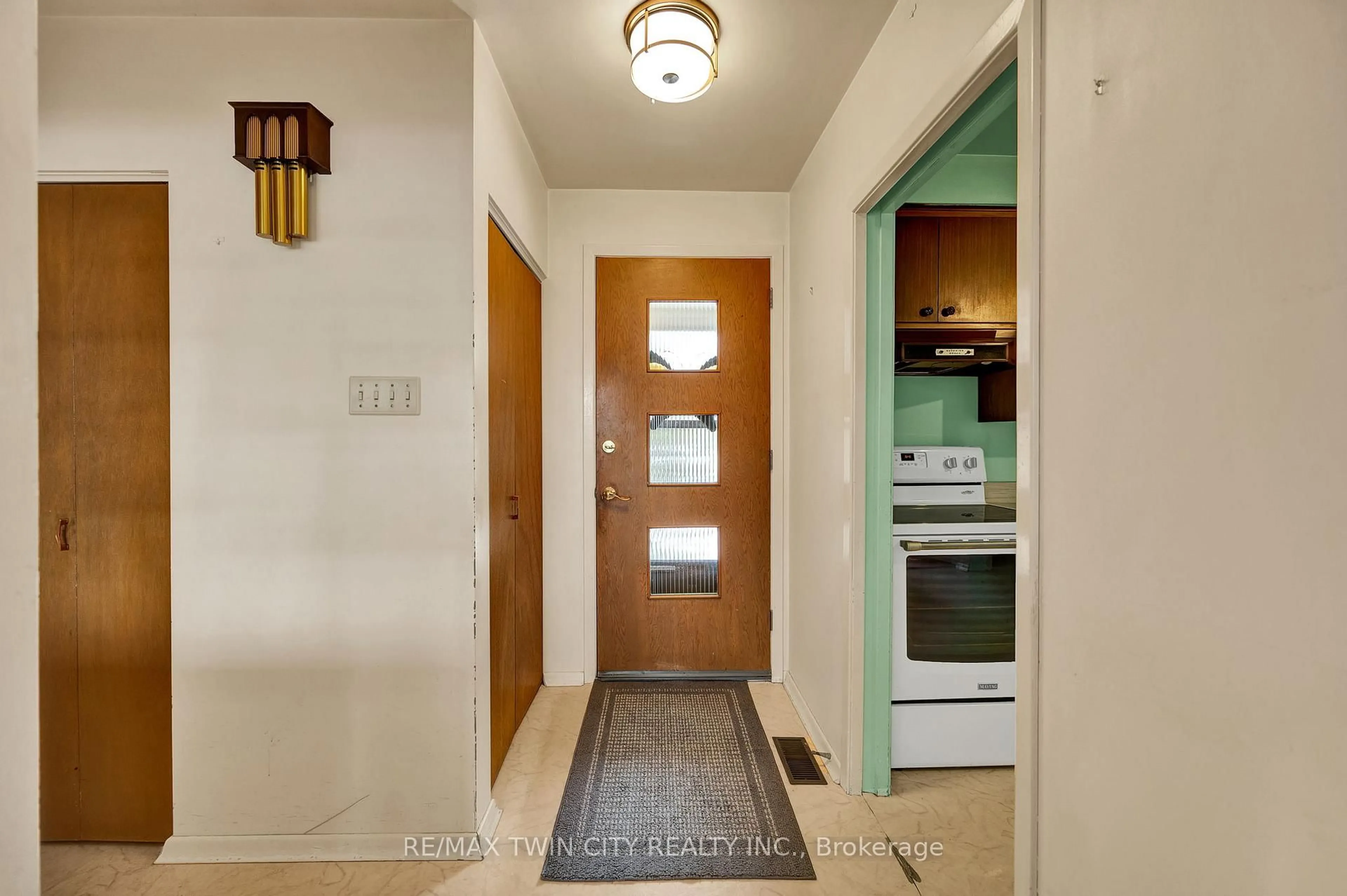 Indoor entryway for 396 Fischer Hallman Rd, Kitchener Ontario N2M 4Y1