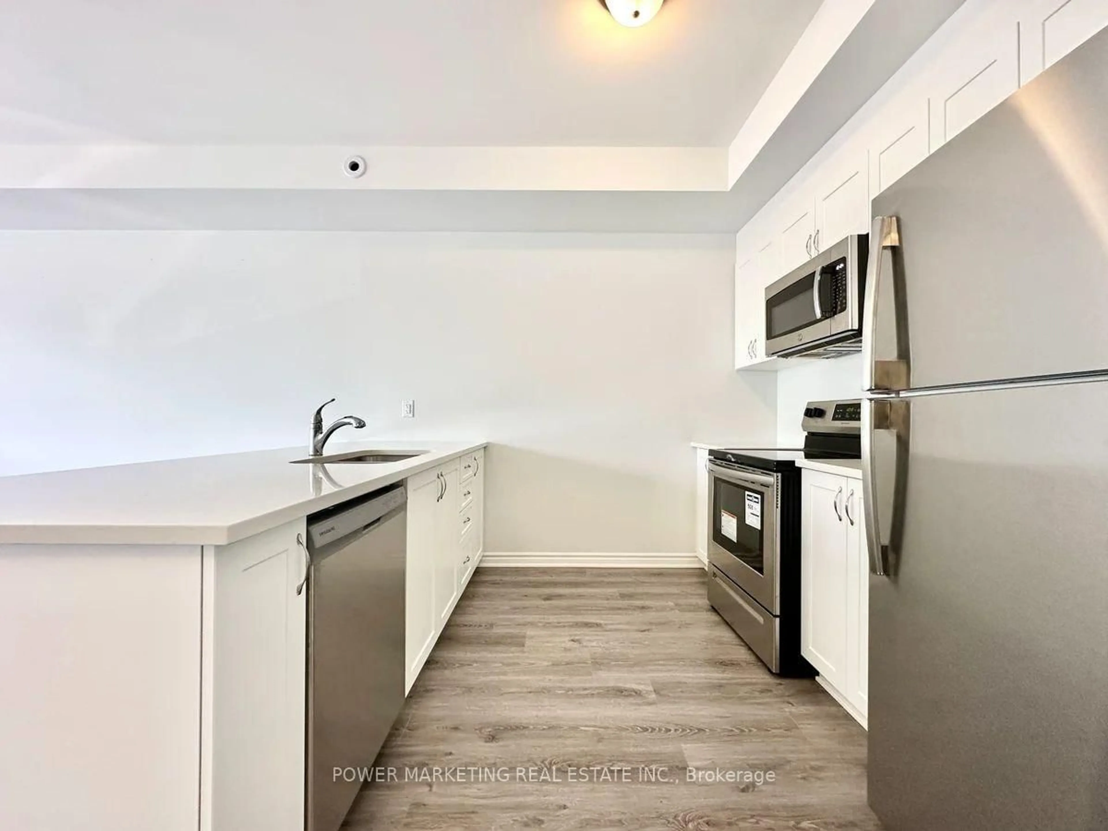 Standard kitchen, unknown for 641 Makwa Private, Ottawa Ontario K1K 5A4