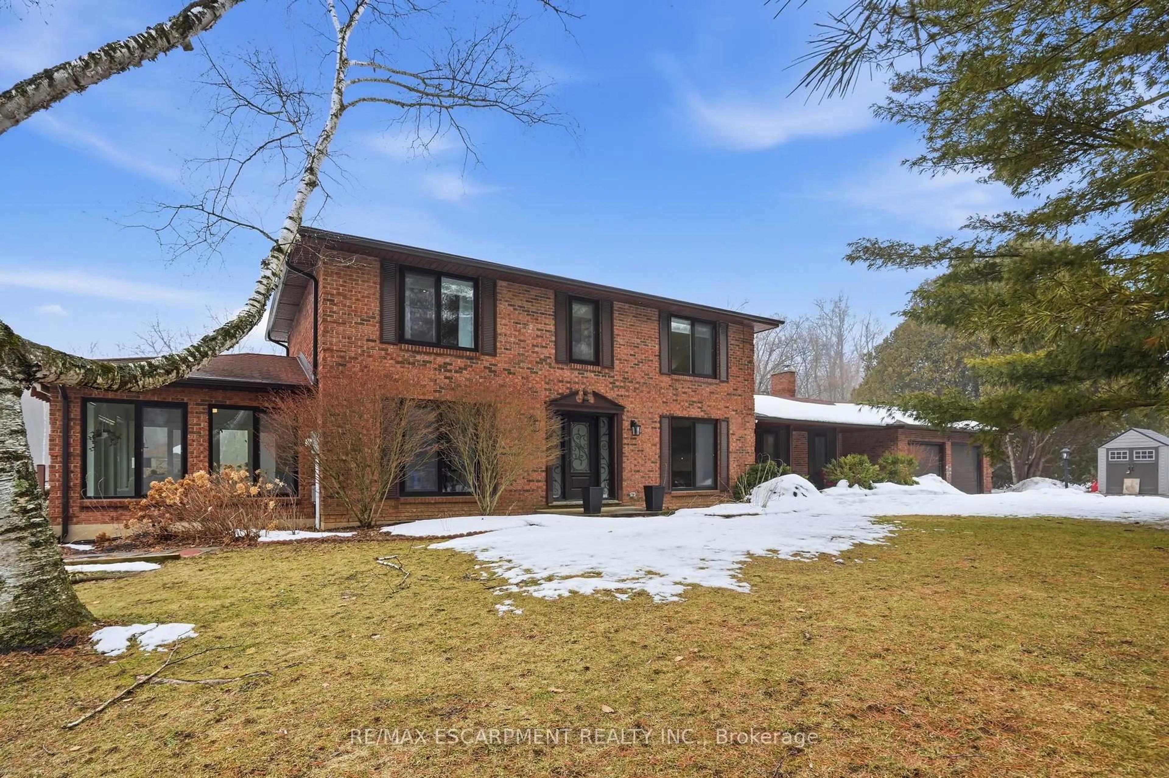 Home with brick exterior material, street for 3918 Maddaugh Rd, Puslinch Ontario N0B 2J0