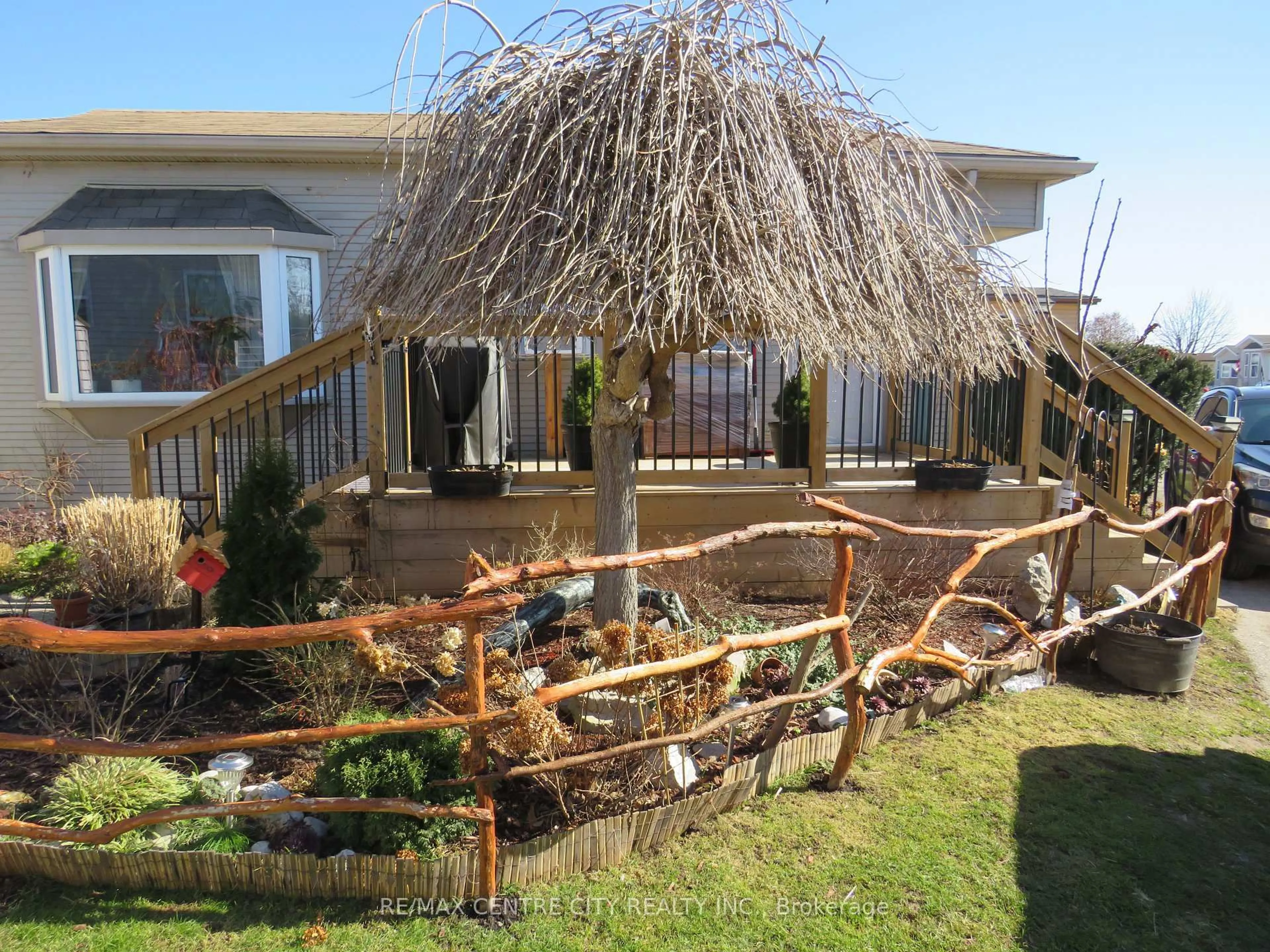 Patio, unknown for 2189 Dundas St #41, London East Ontario N5V 1H3