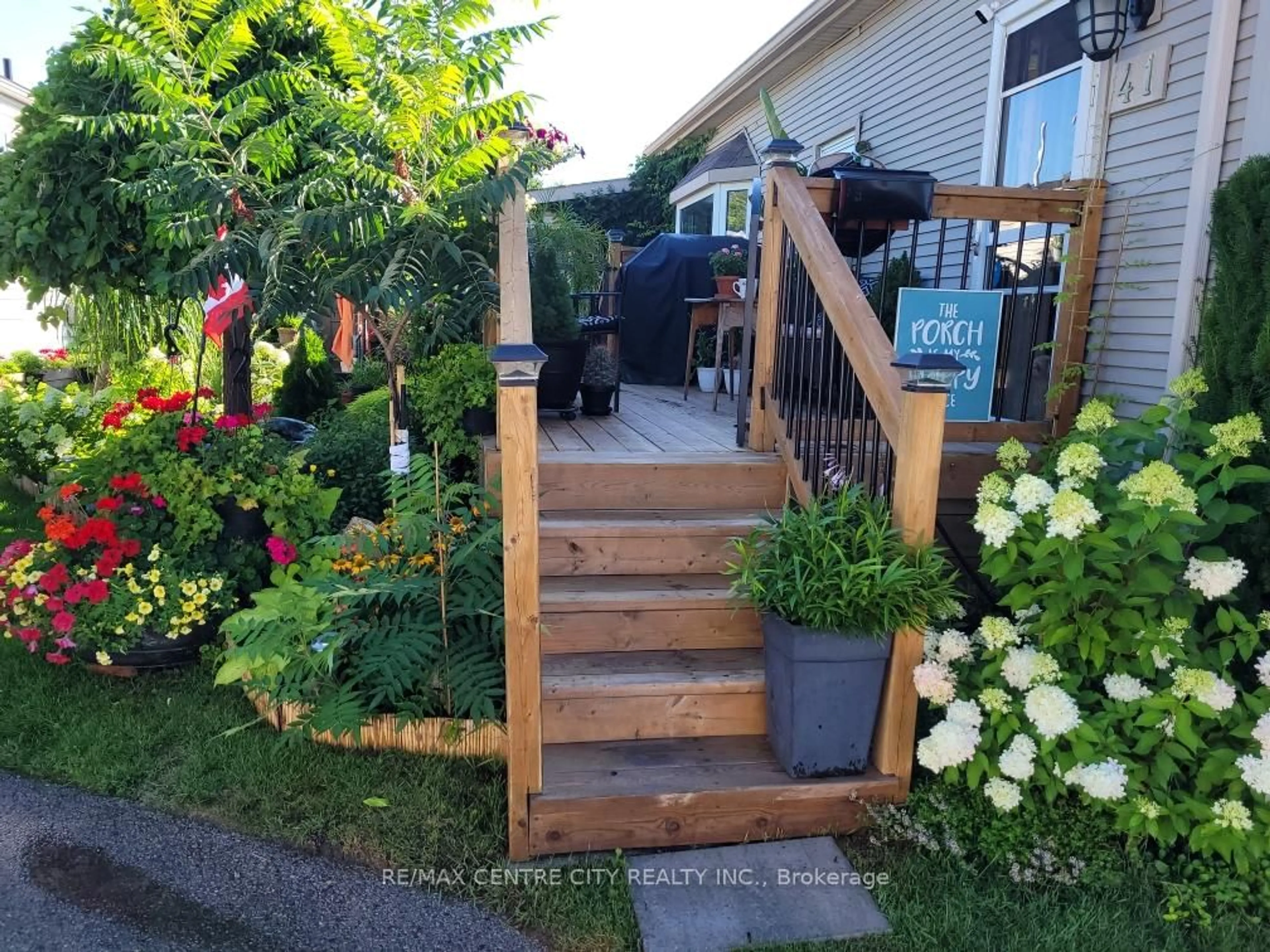 Patio, street for 2189 Dundas St #41, London East Ontario N5V 1H3