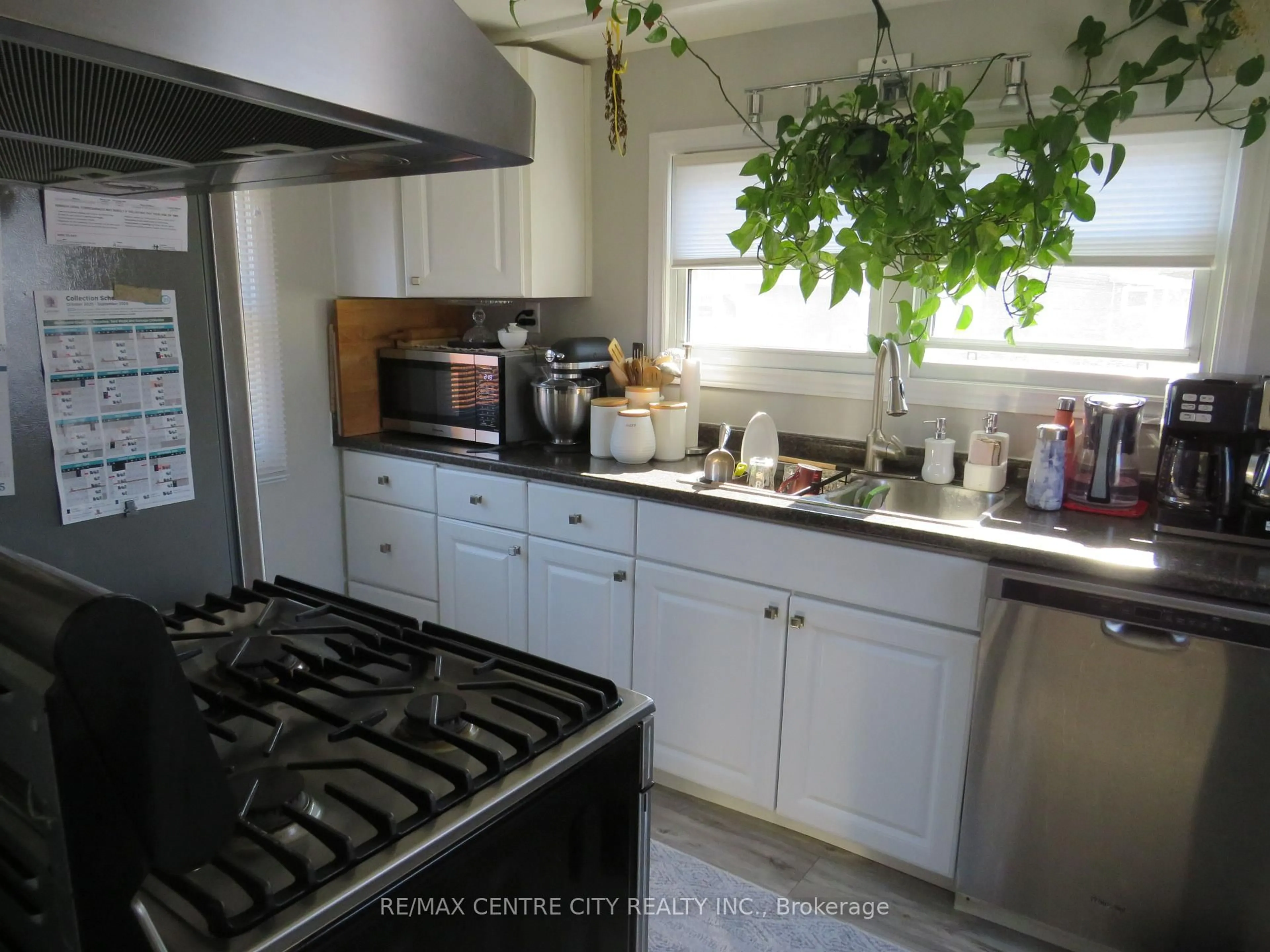 Standard kitchen, unknown for 2189 Dundas St #41, London East Ontario N5V 1H3