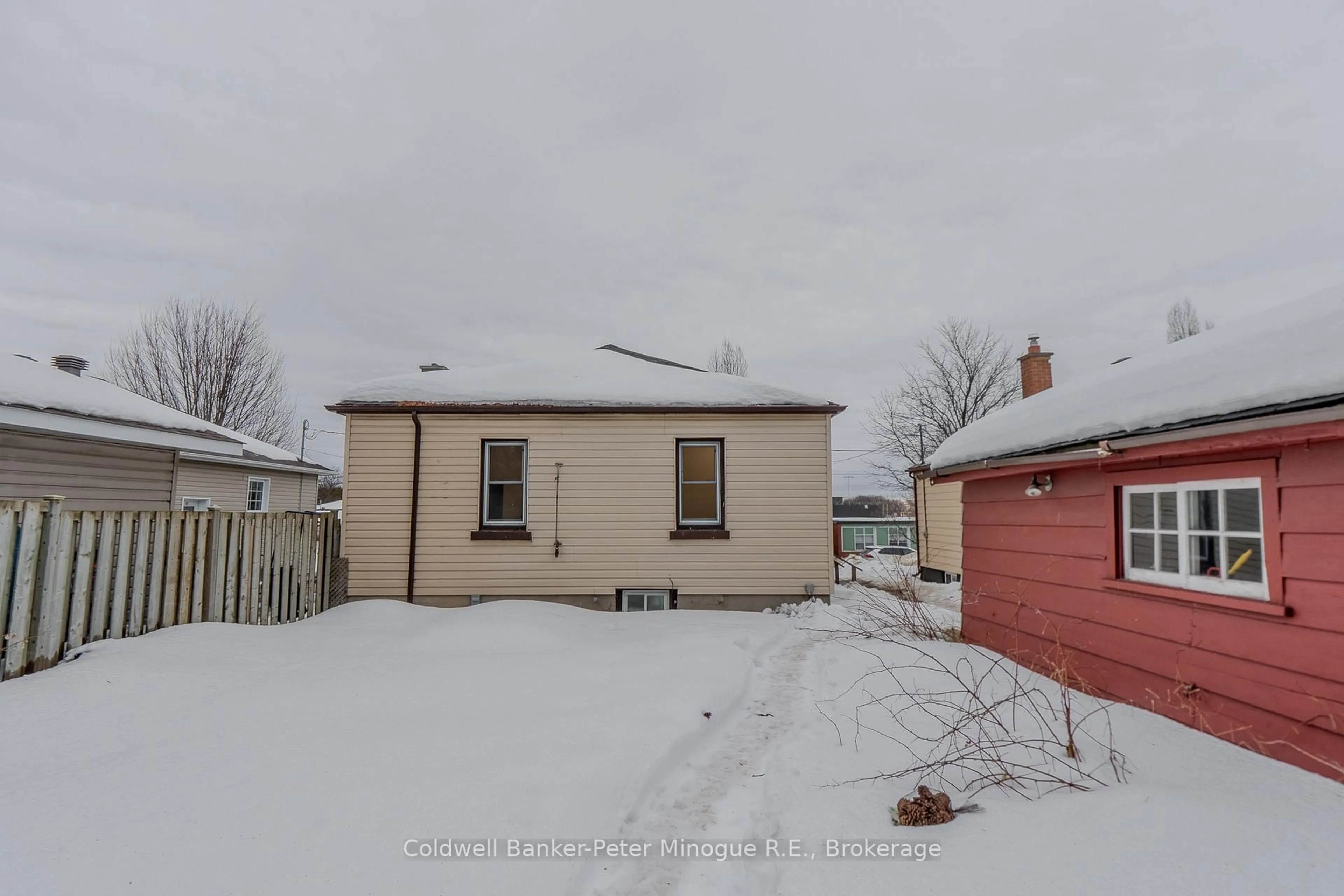 A pic from outside/outdoor area/front of a property/back of a property/a pic from drone, street for 979 Morin St, North Bay Ontario P1B 5S4