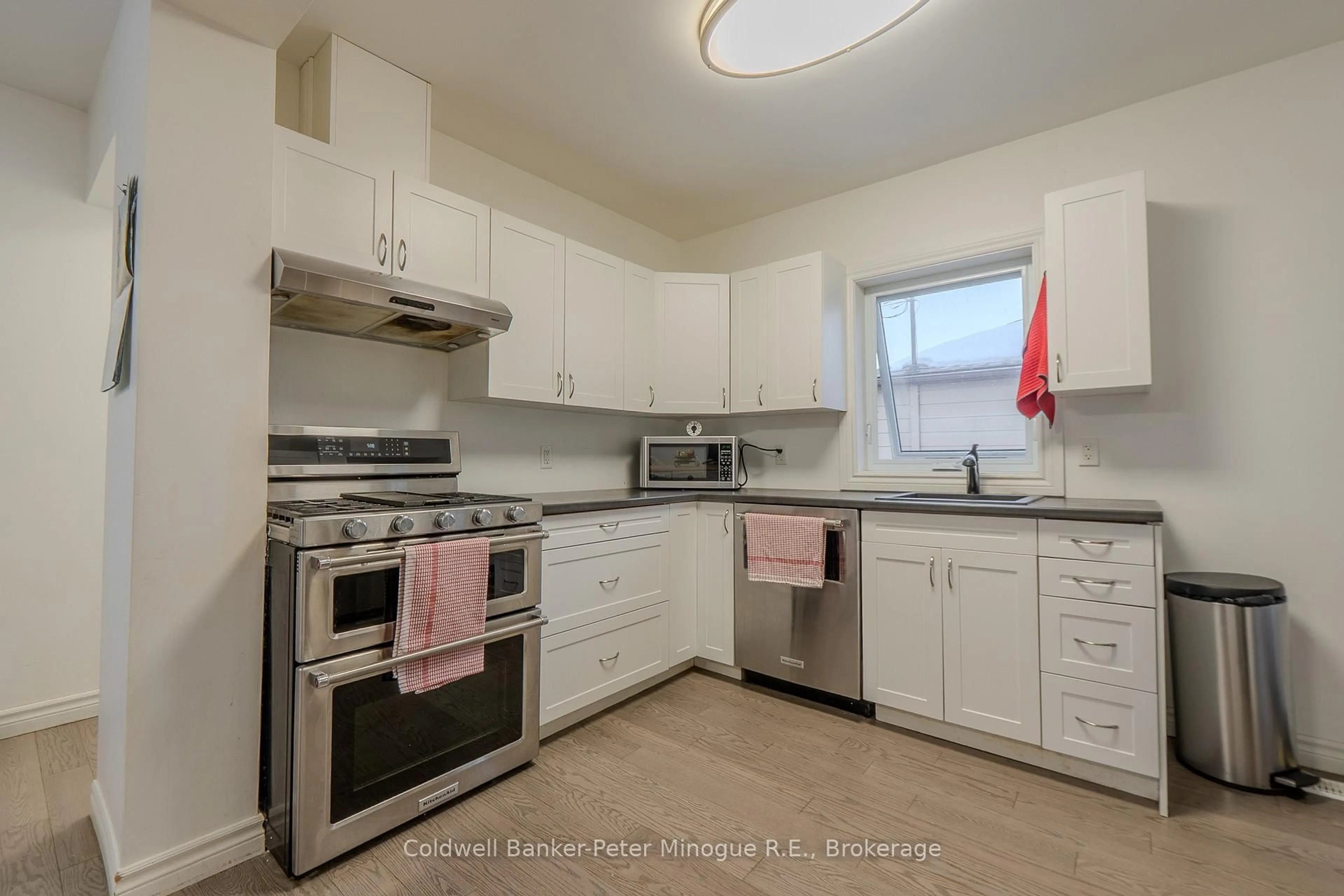 Standard kitchen, unknown for 979 Morin St, North Bay Ontario P1B 5S4