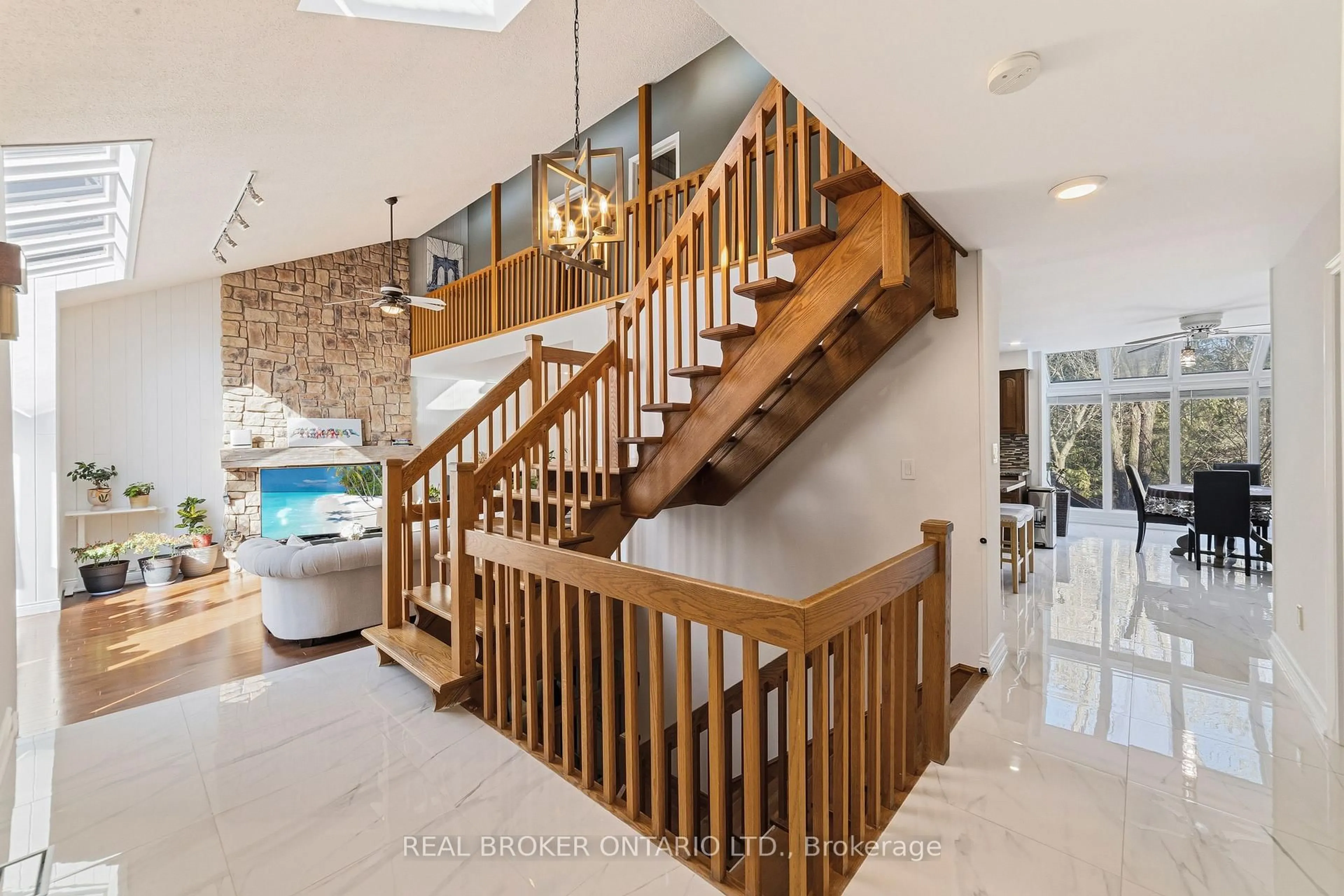 Stairs for 39 Templer Dr, Hamilton Ontario L9G 3X7