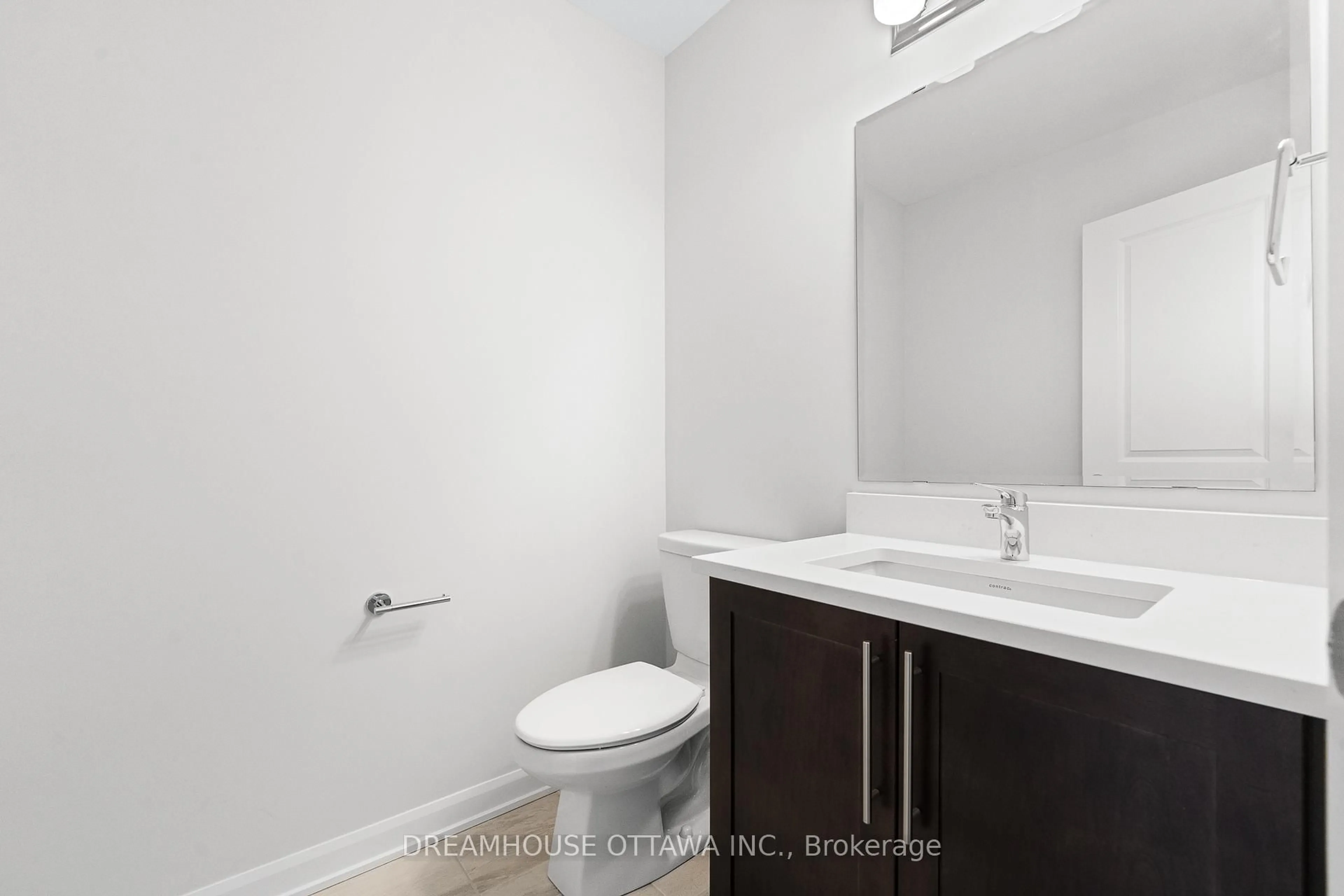 Standard bathroom, floor is not visible for 563 Aglish Mews, Ottawa Ontario K2C 3H2