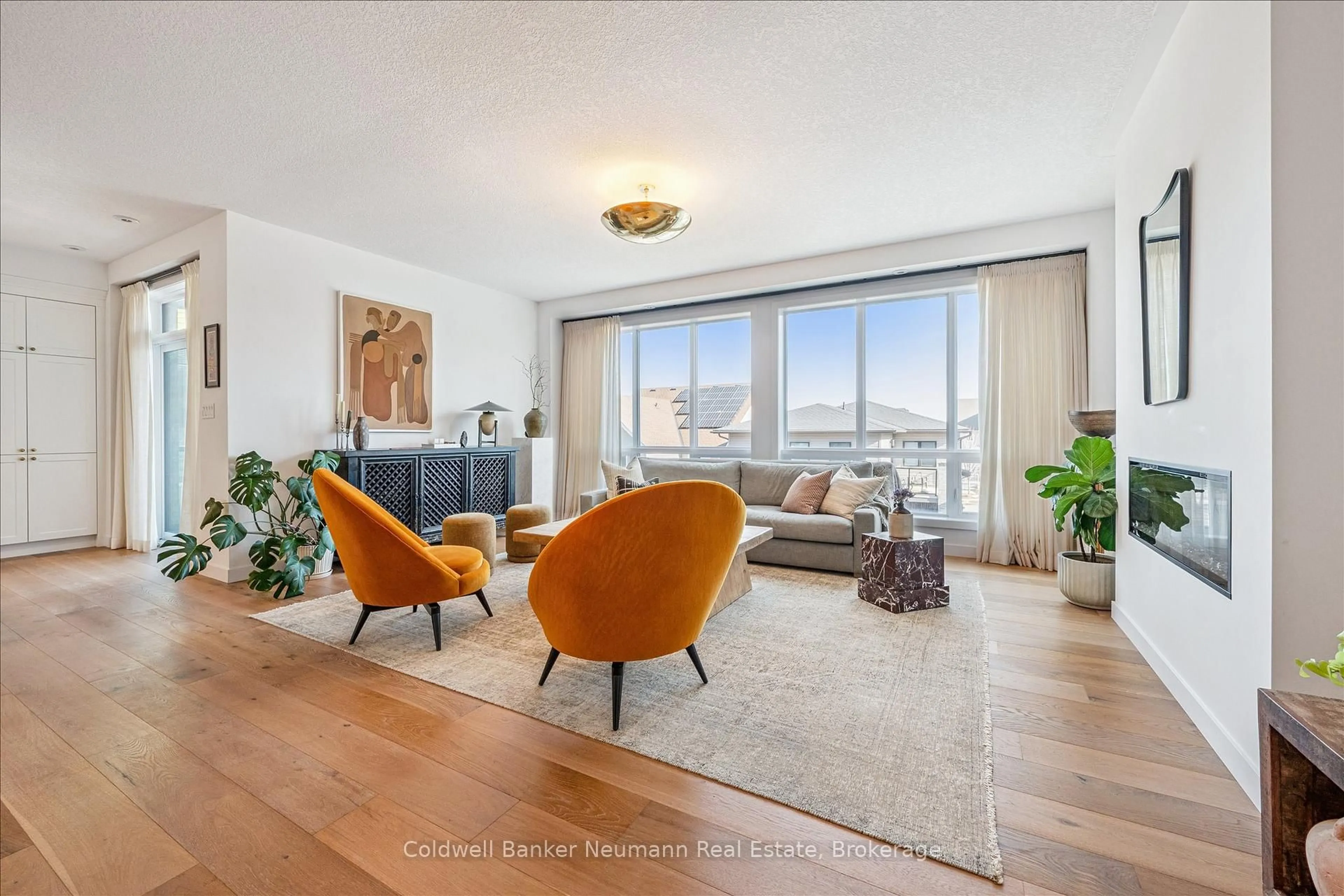 Living room with furniture, unknown for 17 Ryder Ave, Guelph Ontario N1G 0H3